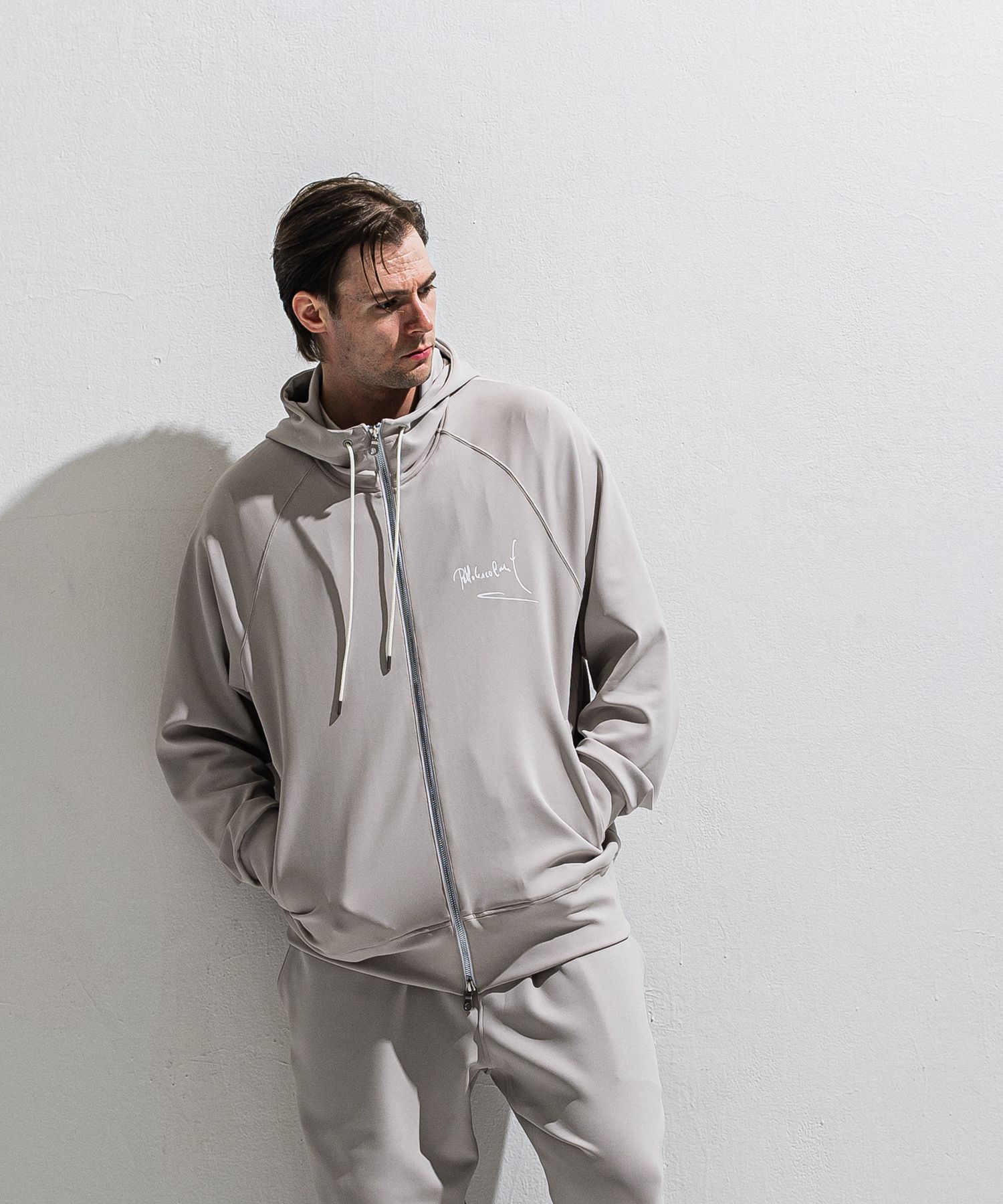 SIGN ZIP HOODIE / DP1-C-002 / サインプリントジップパーカー / グレージュ (2月上旬入荷予定)