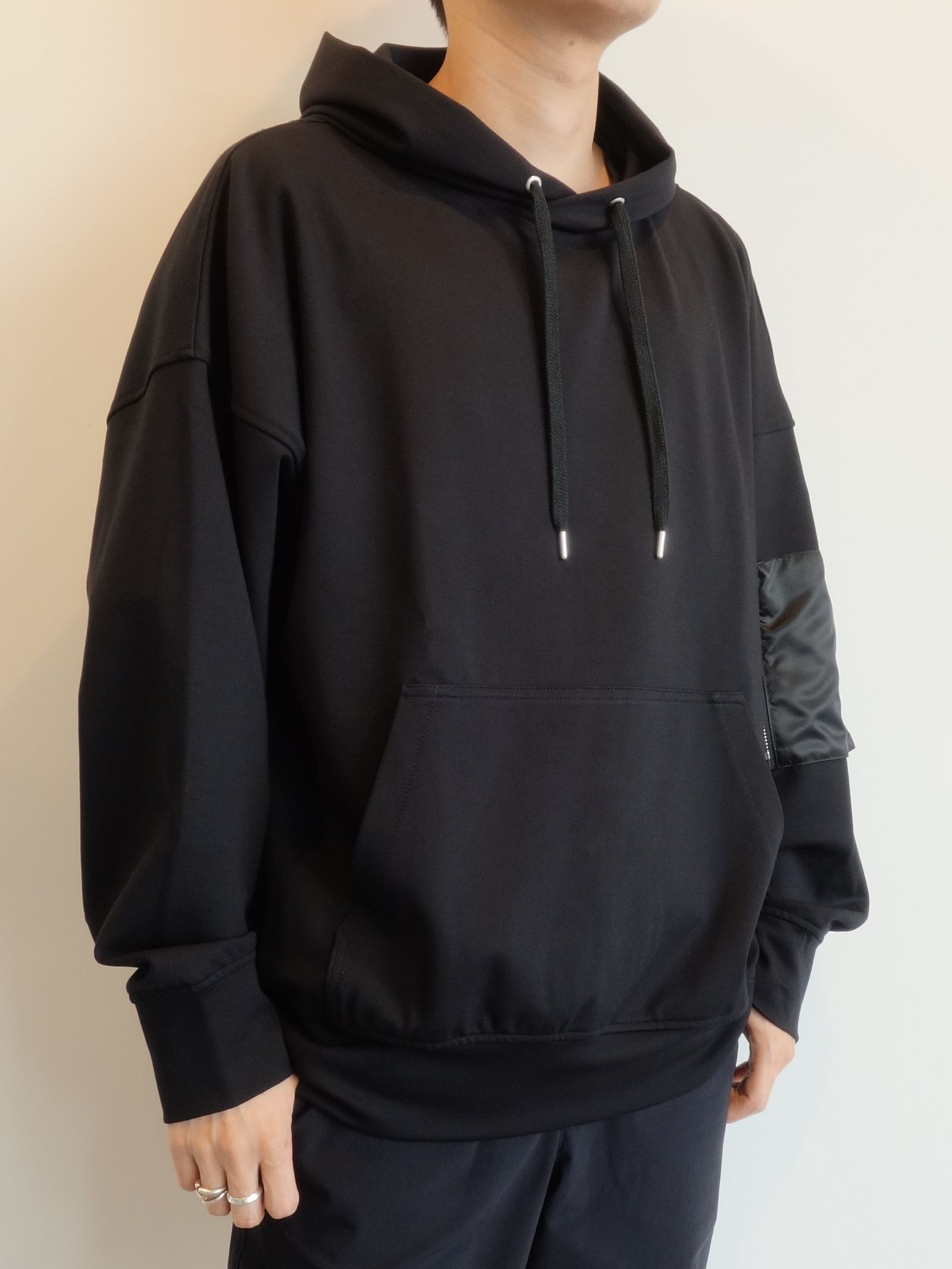 MILITARY POCKET LOOSE HOODIE / RC25-C-005 / ミリタリーポケットパーカー / ブラック