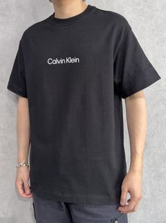 スタンダードロゴ リラックスクルーネックTシャツ / 40HM228 / BAE(ブラック)