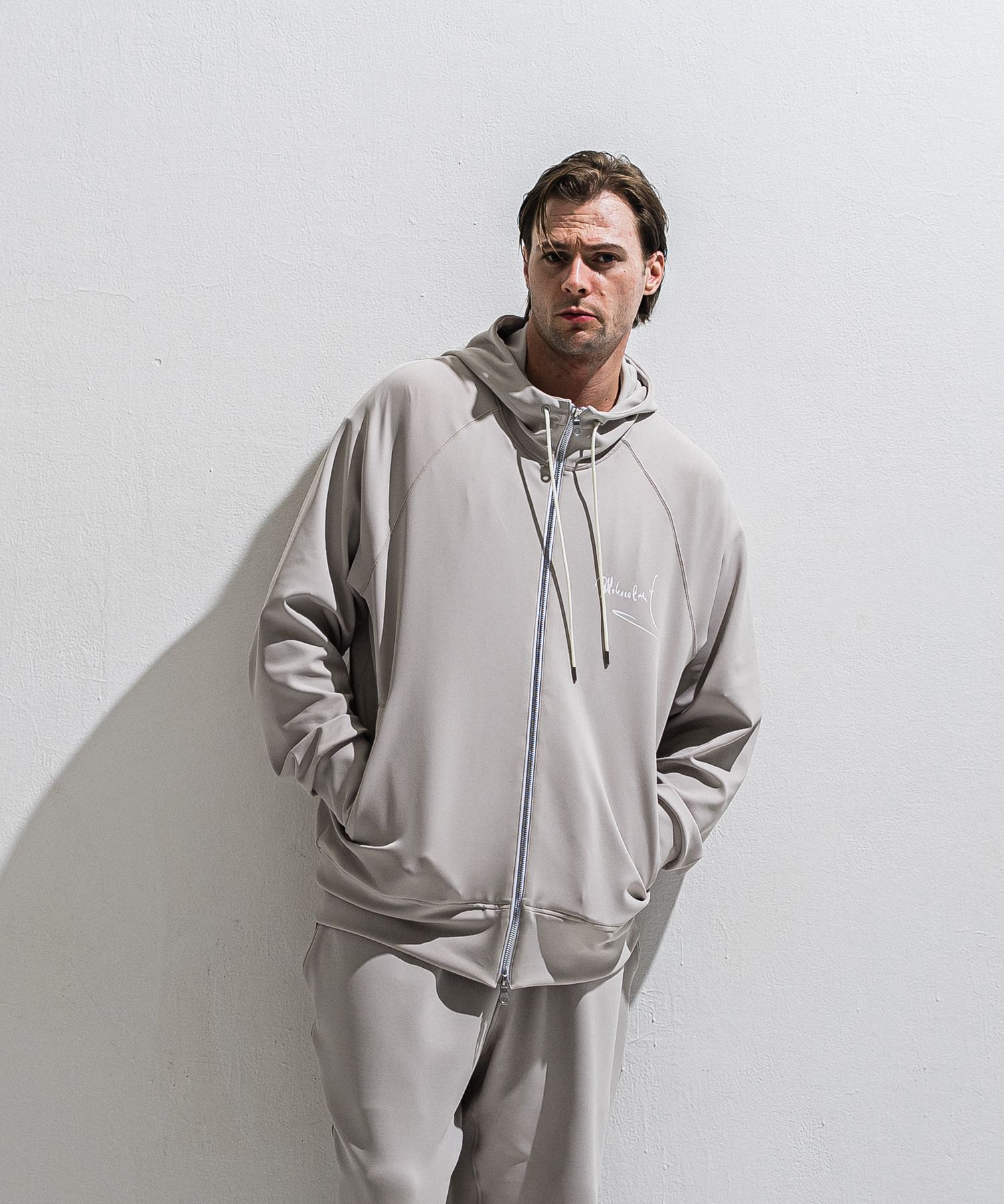 SIGN ZIP HOODIE / DP1-C-002 / サインプリントジップパーカー / グレージュ (2月上旬入荷予定)