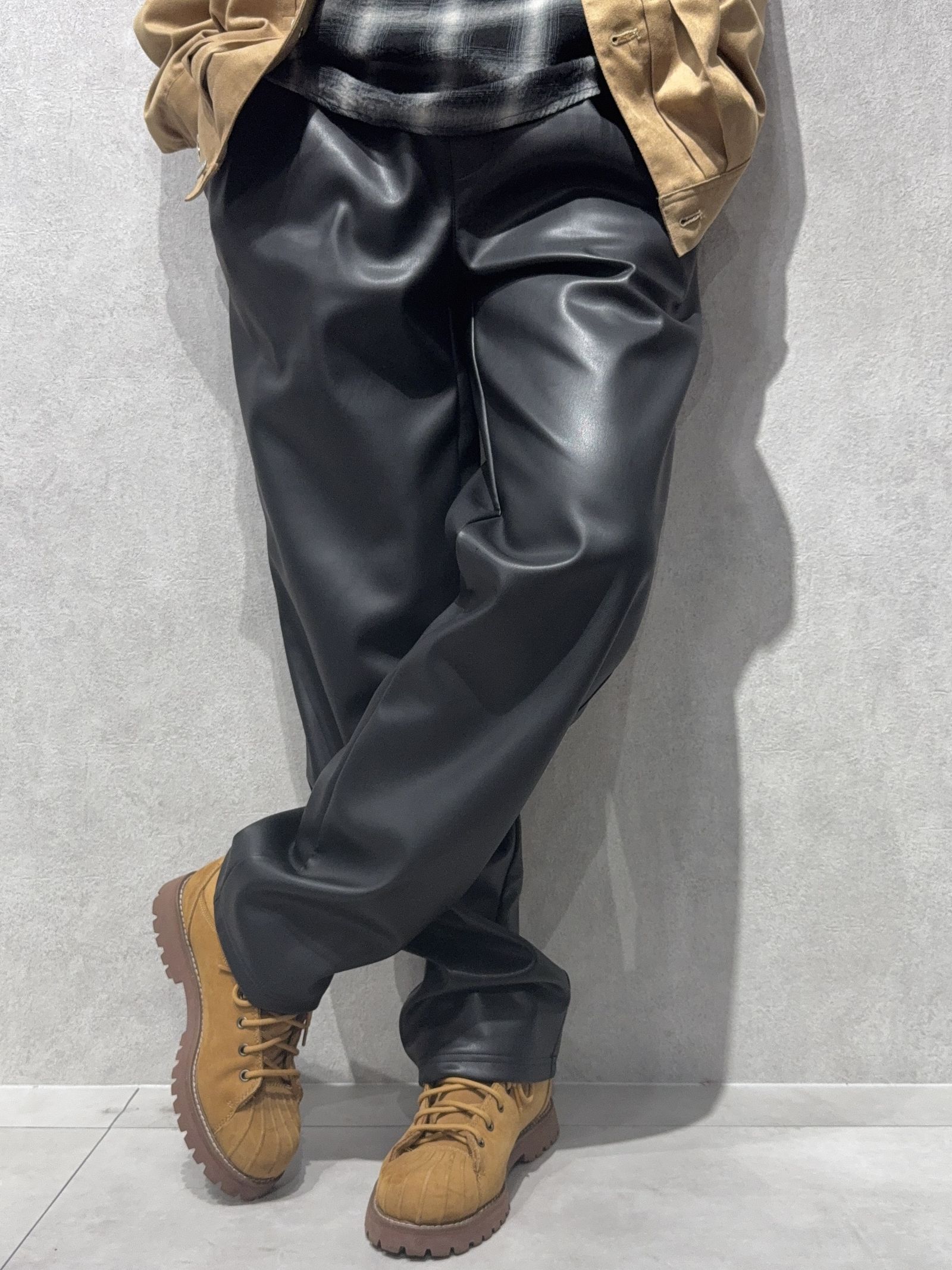 【LUKE別注】 CHRIS EASY WIDE TUCK PANTS / RC37-ST-016WT / エコレザー ワイドパンツ / ブラック
