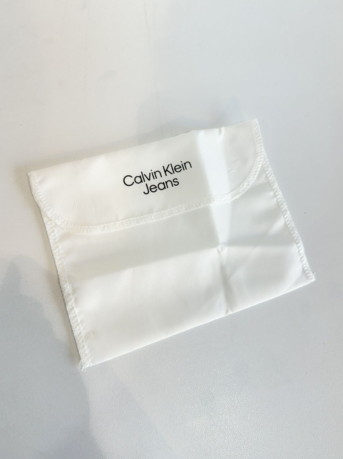 INST PLAQUE BIFOLD W/COIN / HP2180 / 二つ折り財布 / ブラック