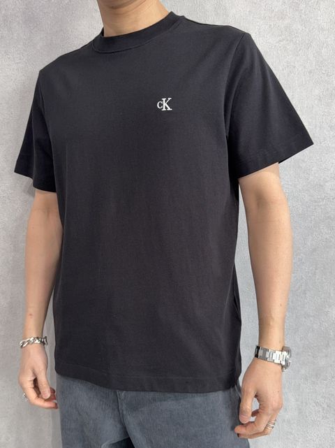 【Jung Kook/ジョングク、MINGYU/ミンギュ着用商品】 ショートスリーブイージーモノグラムTシャツ / 4RC275G / UB1(ブラック)