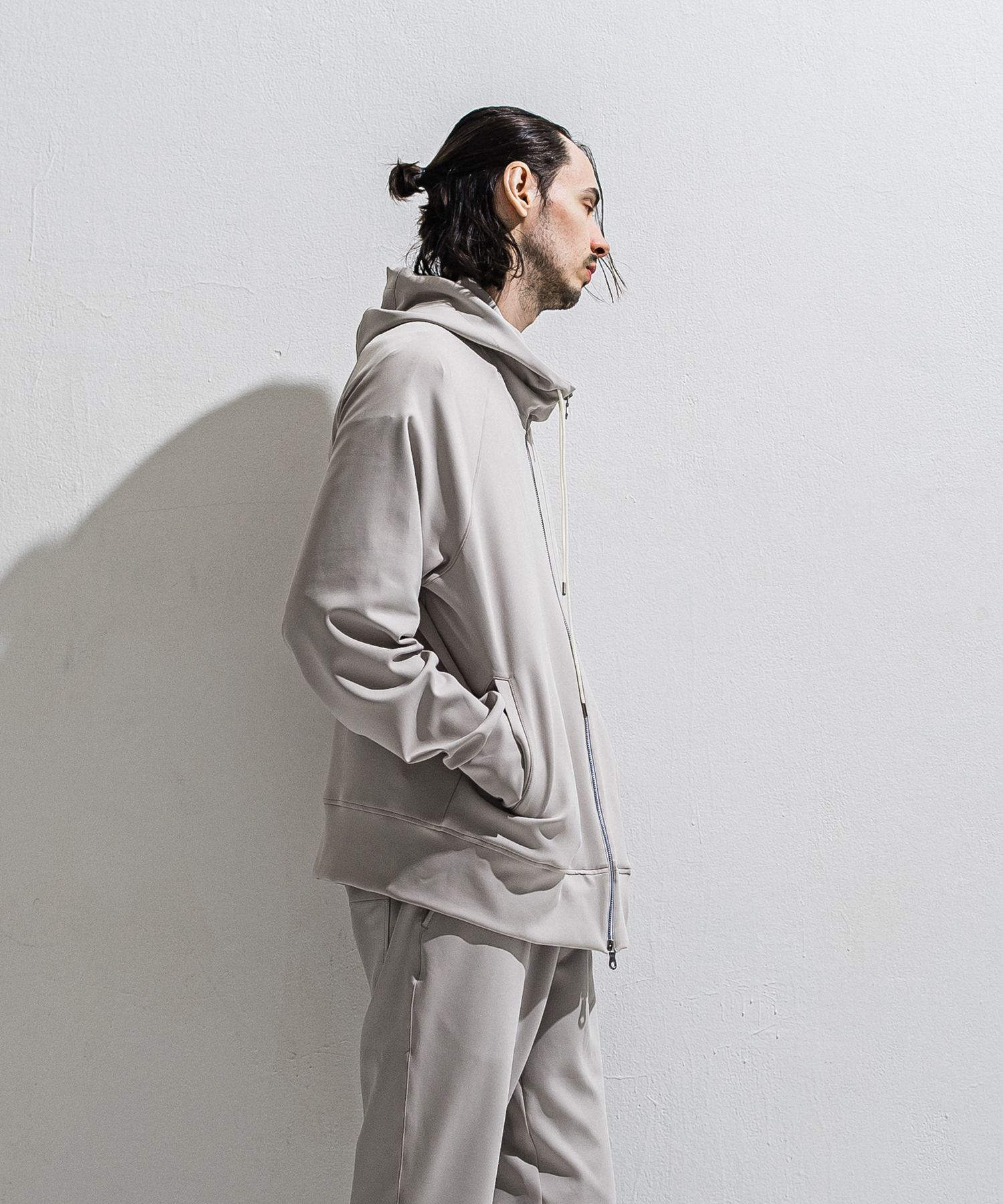 SIGN ZIP HOODIE / DP1-C-002 / サインプリントジップパーカー / グレージュ (2月上旬入荷予定)