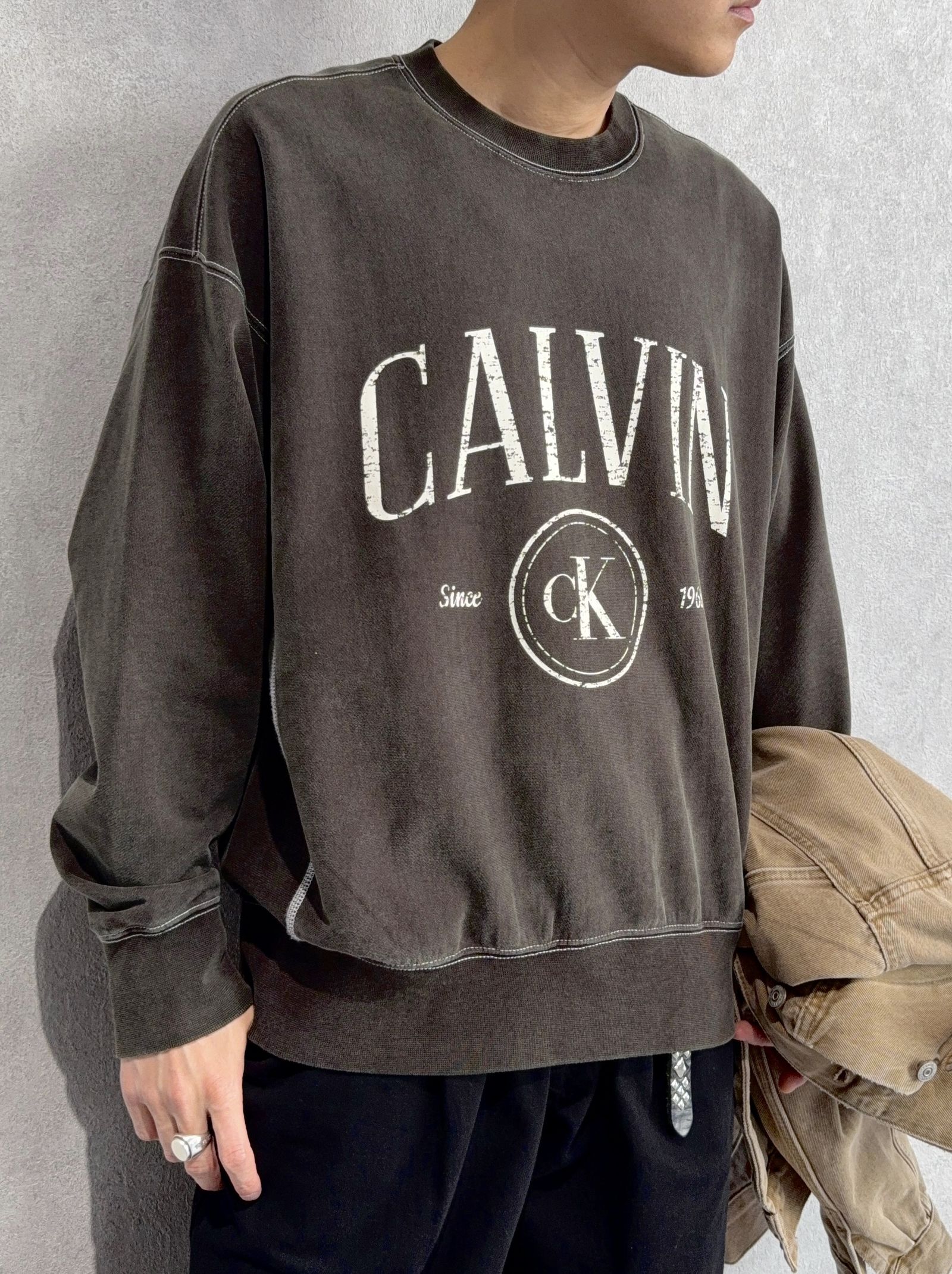 【Calvin Klein】×【RESOUND】ブラックデニムで引き締めた秋の新作コーデ