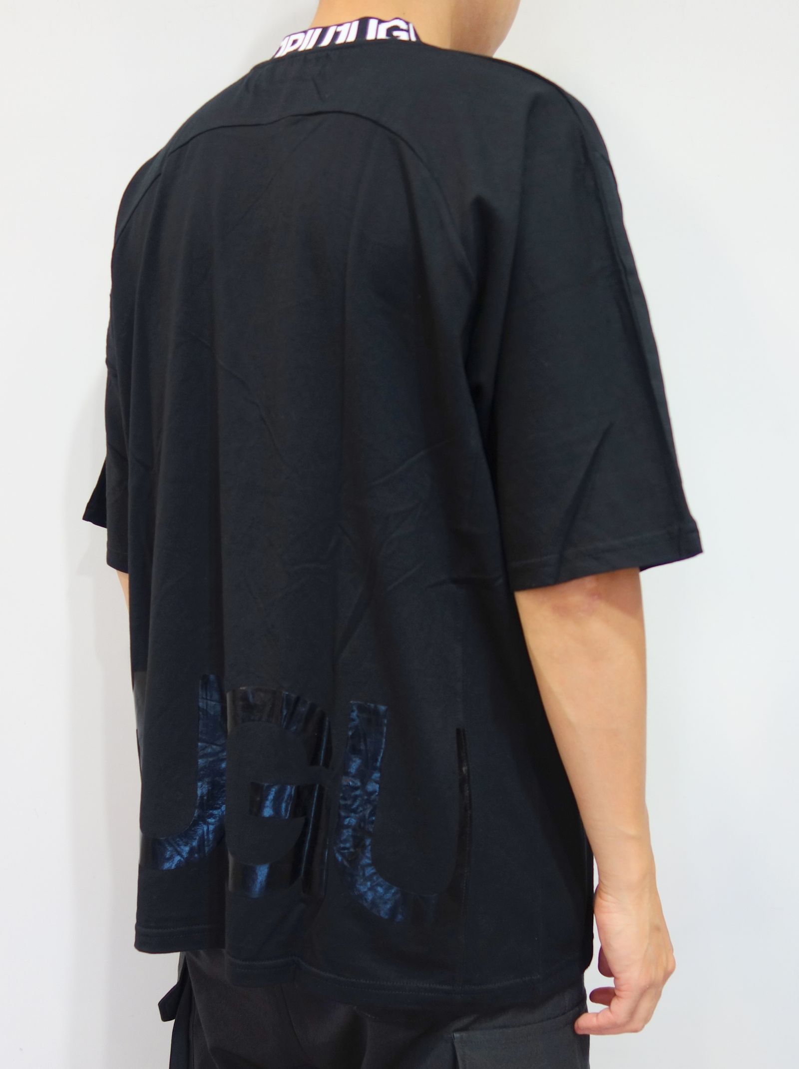 ワイドネックロゴ半袖Tシャツ / ust-21042