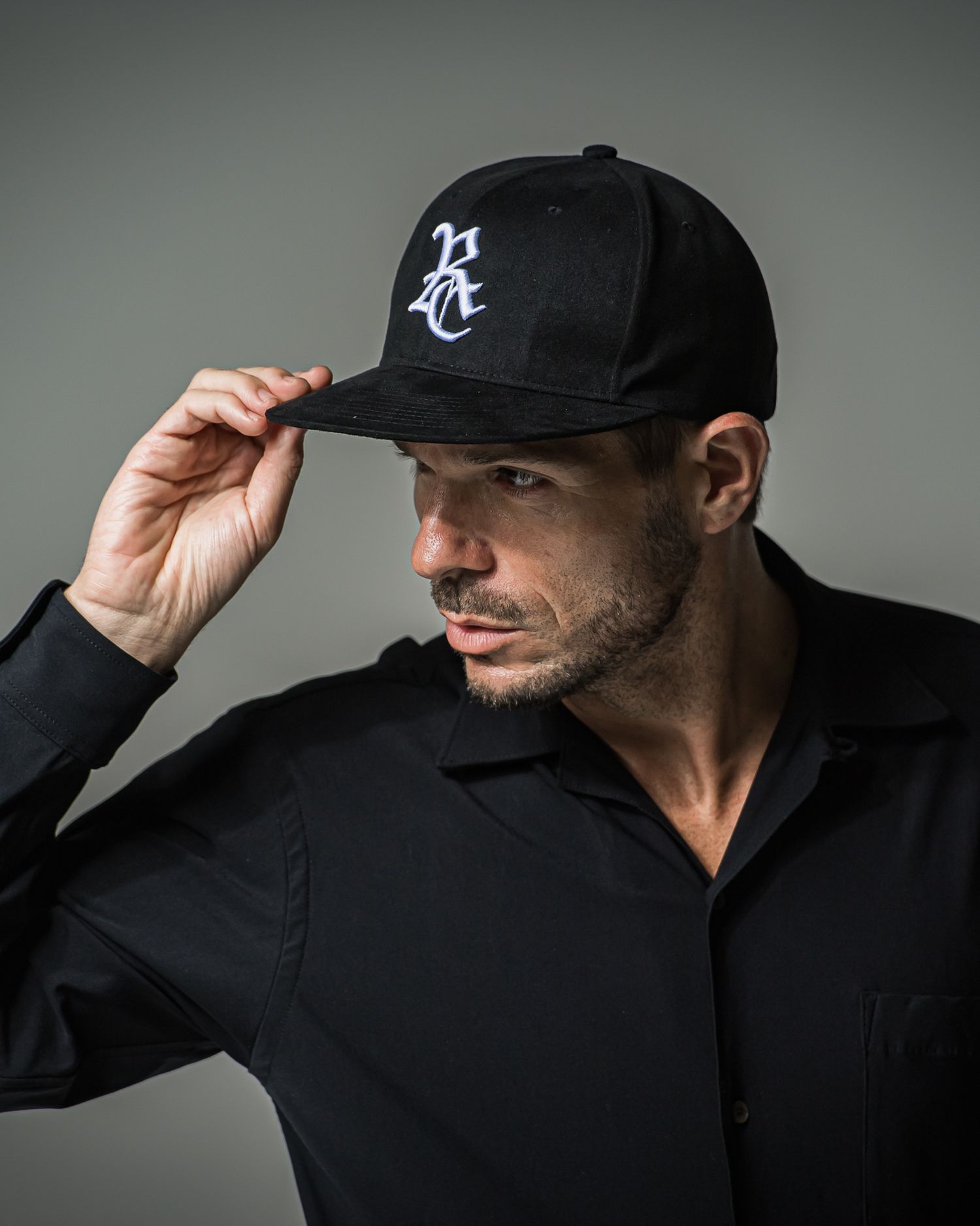 SUEDE RC BB CAP / RC37-CAP-001 / スエードエコレザーべースボールキャップ / ブラック×ホワイト (9月上旬入荷予定)