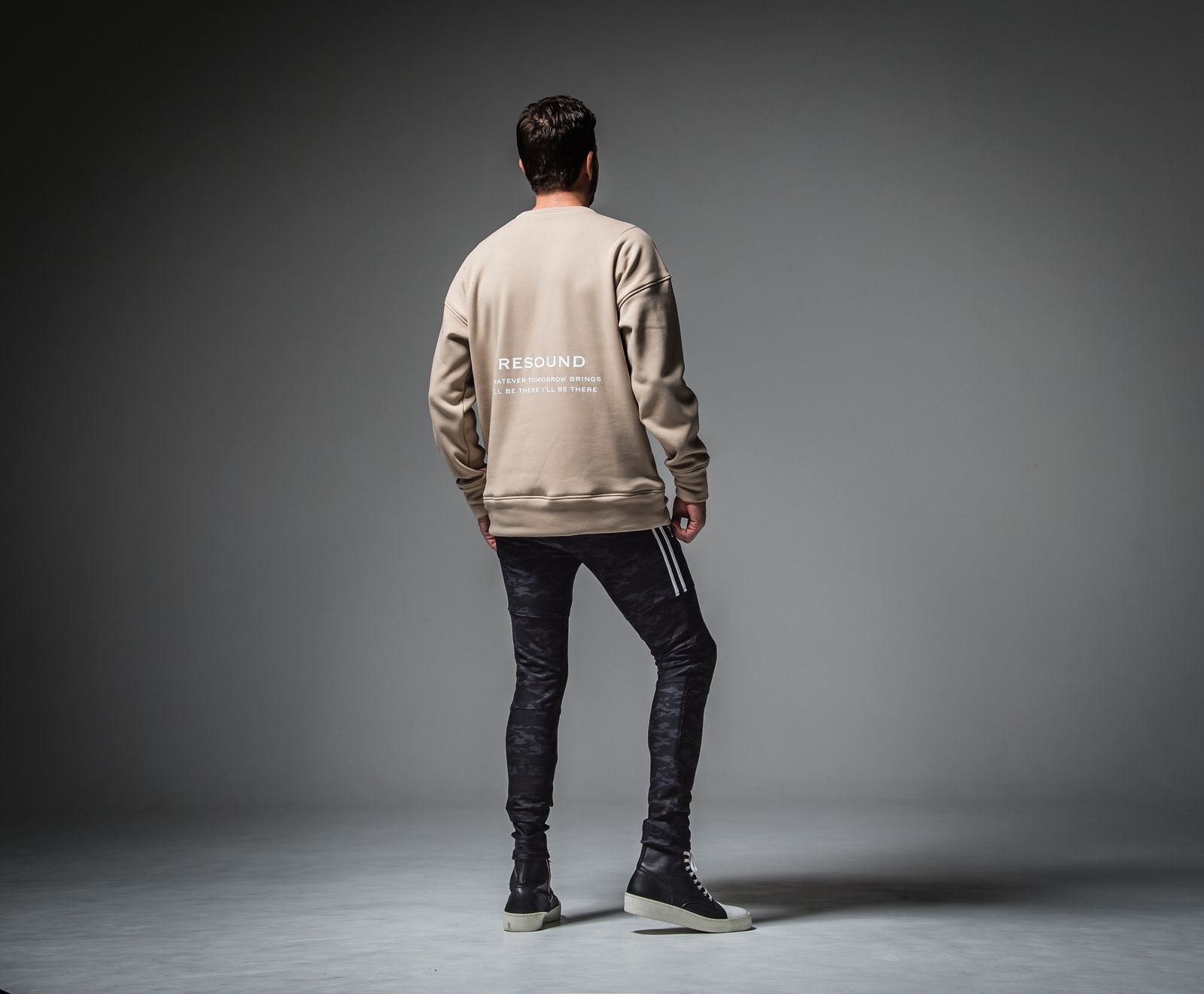 ID BACKROGO VELOURS FLEECE DROP TRAINER / RC30-C-003 / 裏起毛バックロゴトレーナー / ベージュ