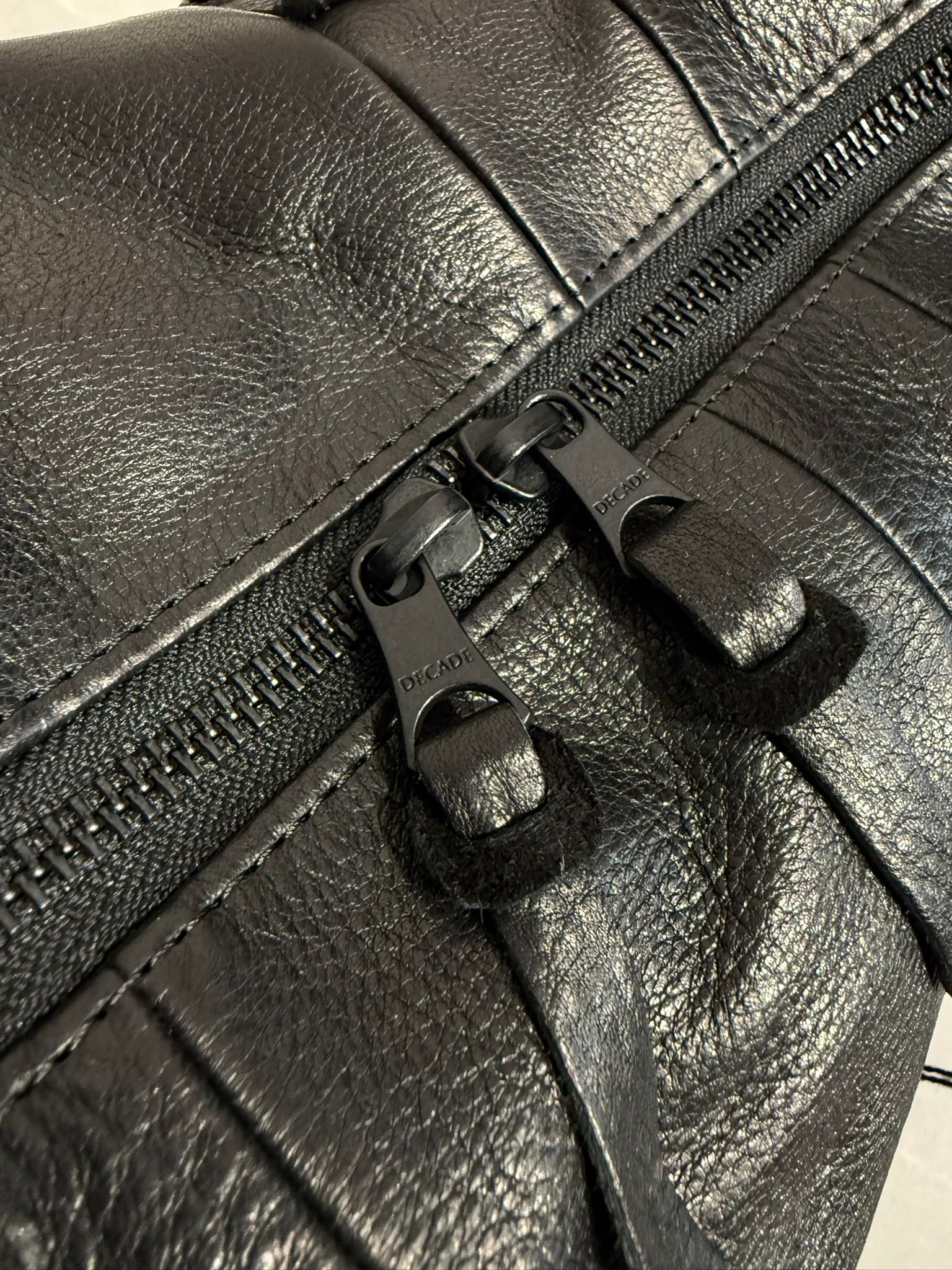 オイルドカウレザー ボストンショルダーバッグ / DCD-01516B / ブラック×ブラック