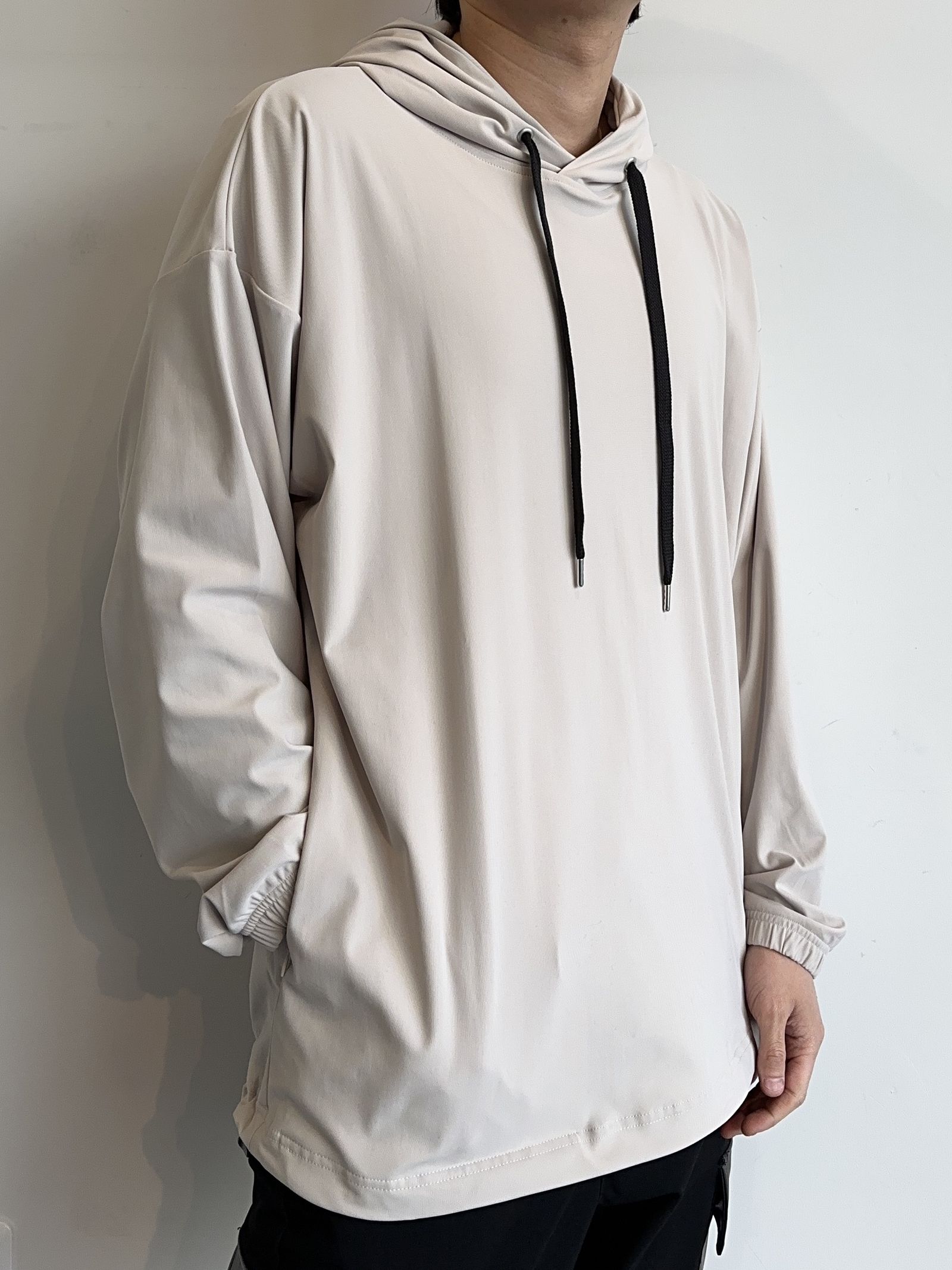 NYLON TECH HOODIE / RC31-C-003 / ナイロンプルオーバーパーカー / グレージュ