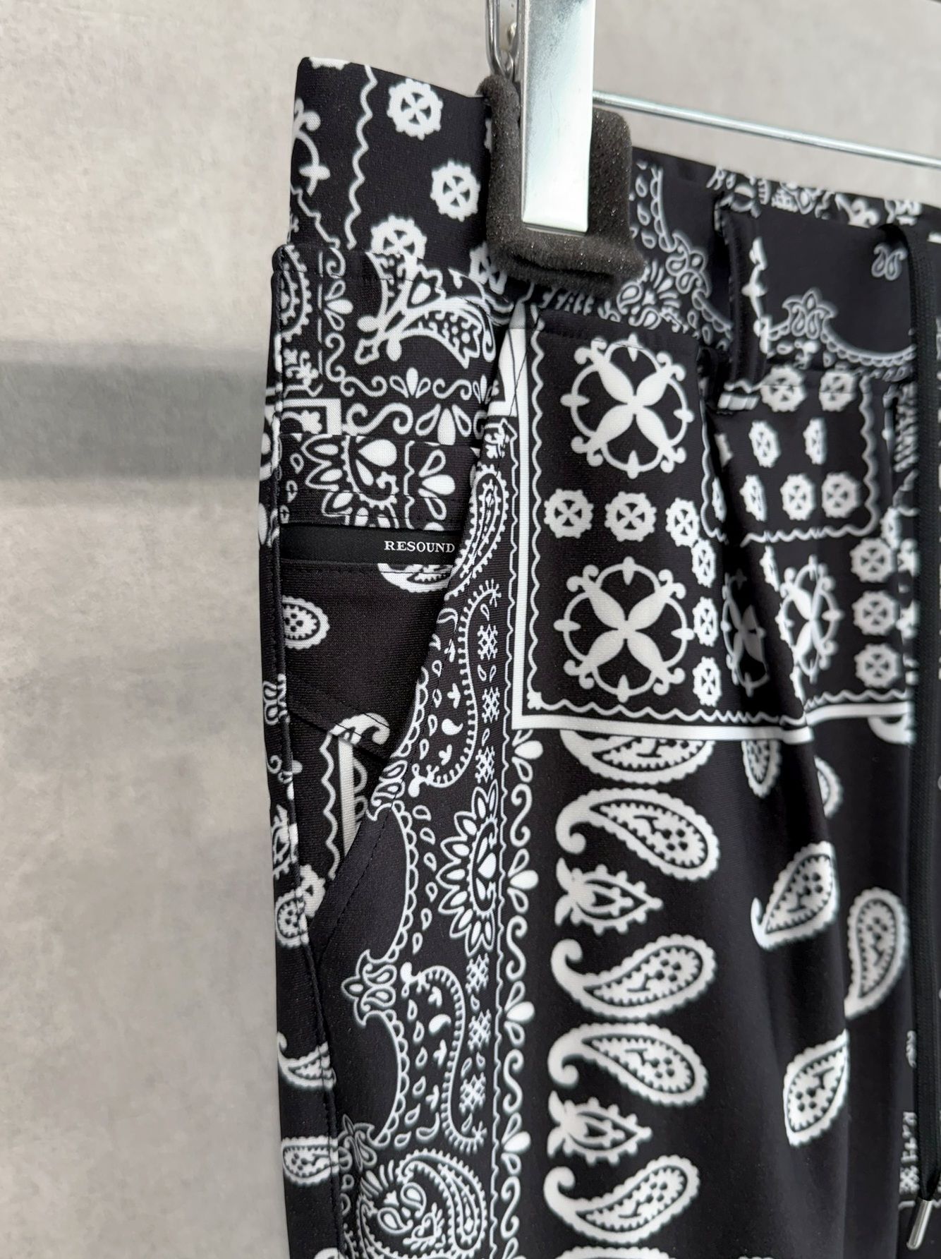 CHRIS EASY TUCK PANTS / RC39-ST-016T / ナイロンイージータックパンツ / バンダナブラック