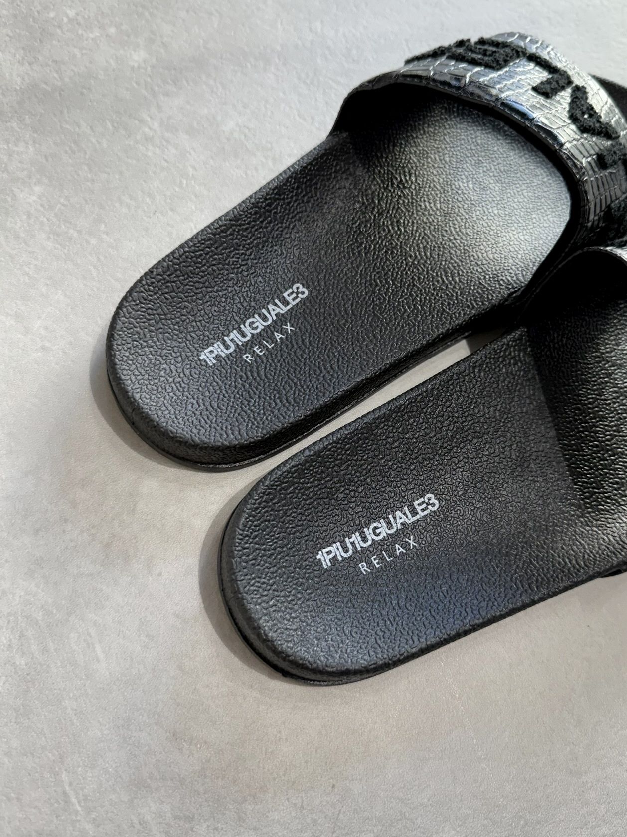 ロゴ刺繍クロコシャワーサンダル / usx-26011 / ブラックB