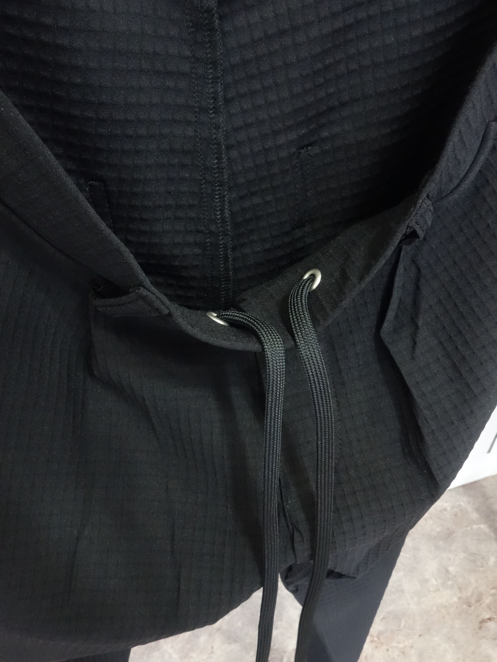 CHRIS EASY TUCK PANTS / RC25-ST-016T / リップルイージータックパンツ / ブラック