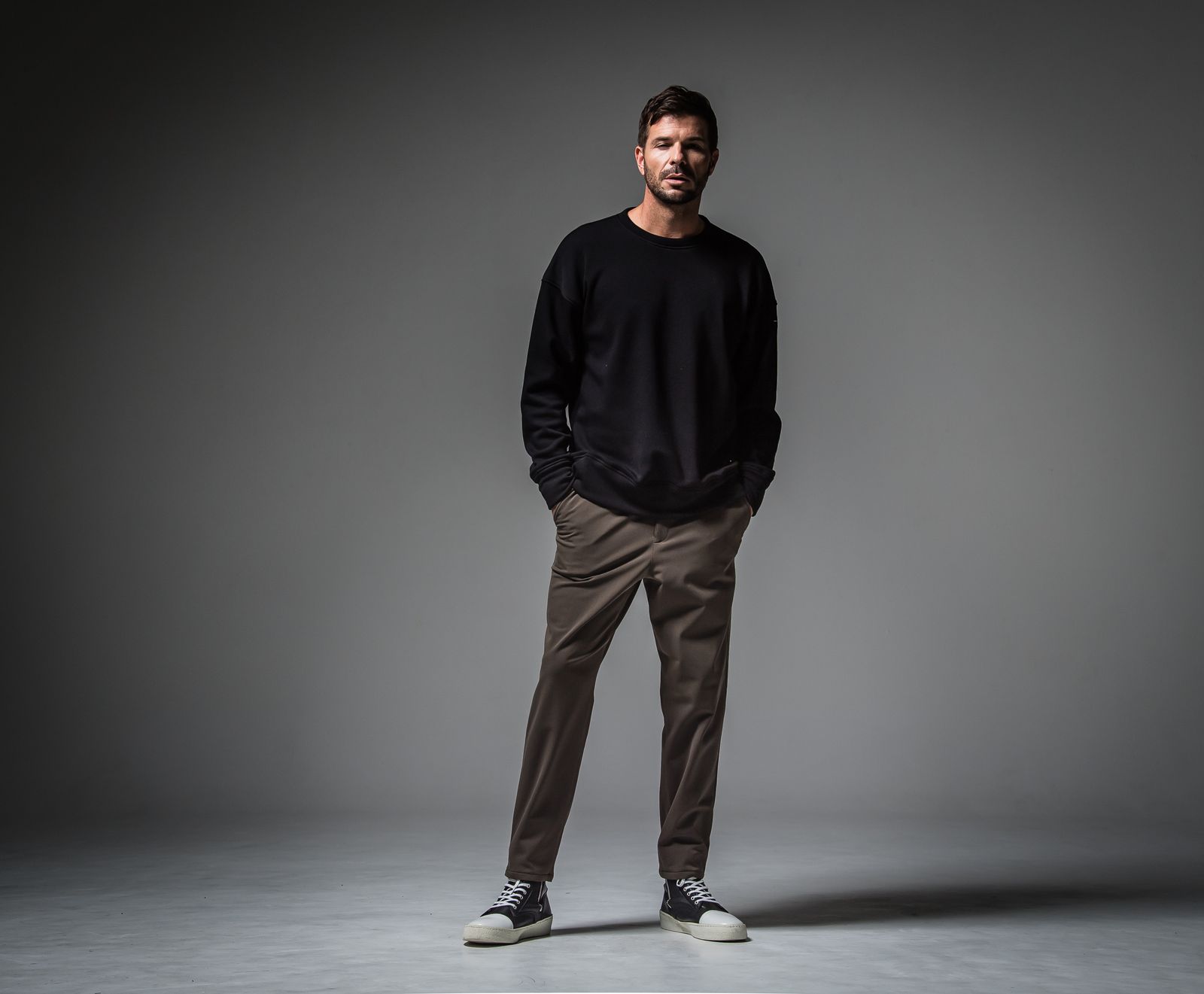 ID BACKROGO VELOURS FLEECE DROP TRAINER / RC30-C-003 / 裏起毛バックロゴトレーナー / ブラック