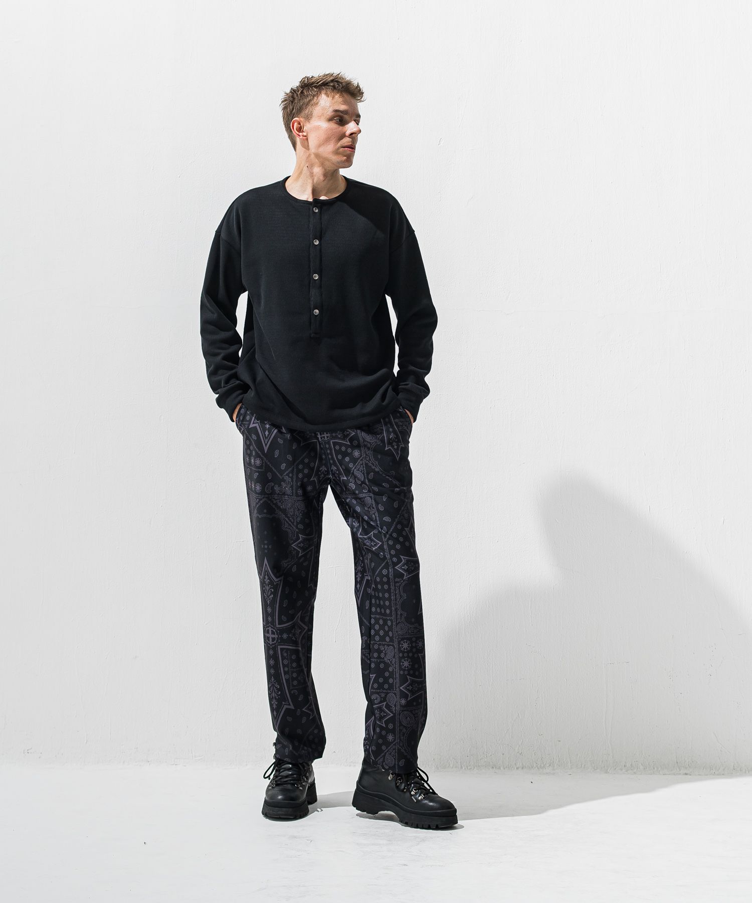 CHRIS EASY WIDE TUCK PANTS / RC42-ST-016WT / セミワイドタックパンツ / クロスブラック (1月上旬入荷予定)