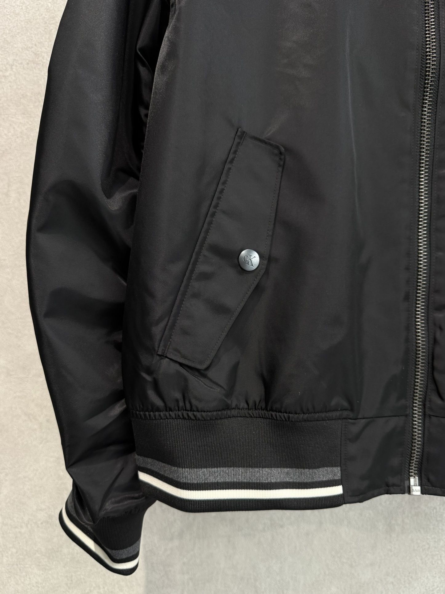 【BTSジョングク着用】ナイロンジップアップブルゾン / 4RF510G / UB1(ブラック)