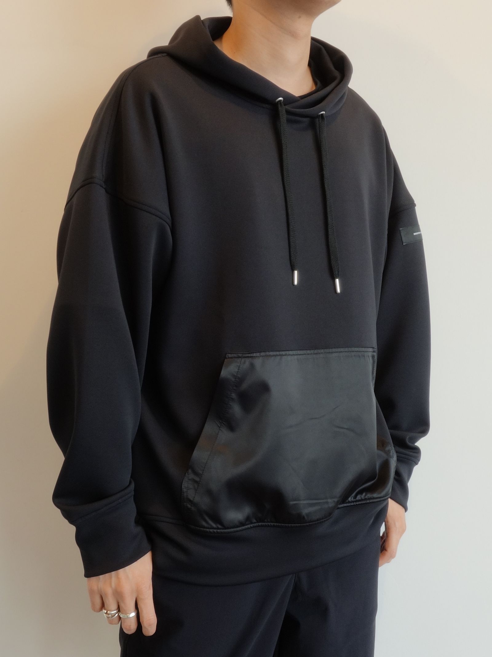 ANTIBACTERIAL NYLON LOOSE HOODIE / RC25-C-006 / ナイロンポケットパーカー / ブラック