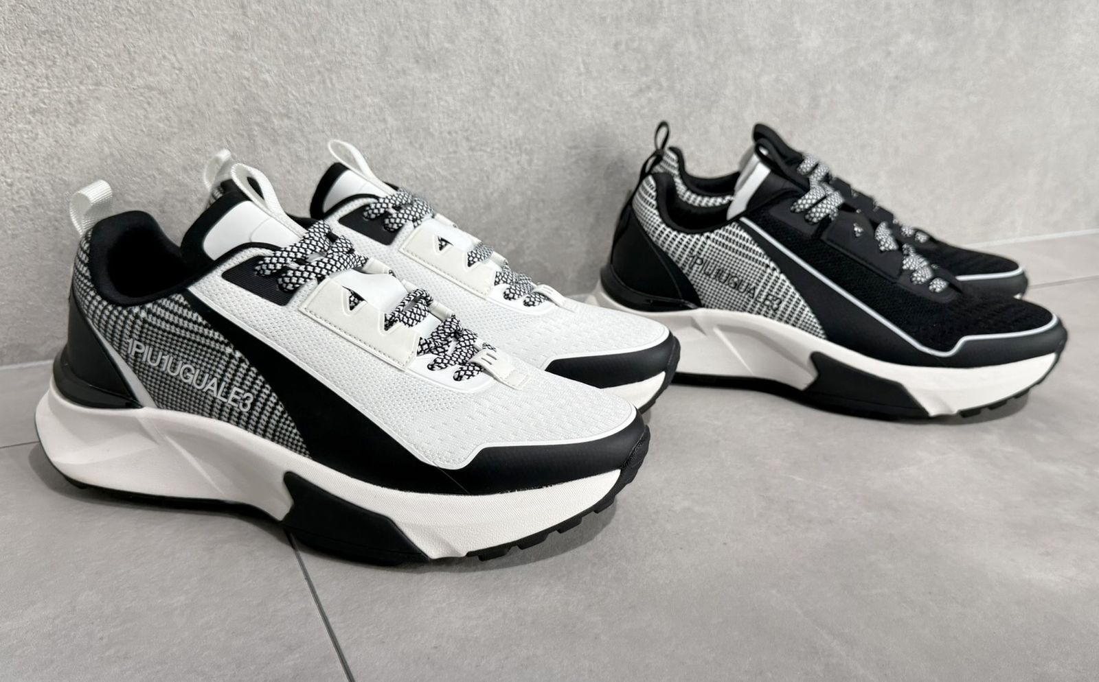 2026春夏の新作グレンチェックスニーカー