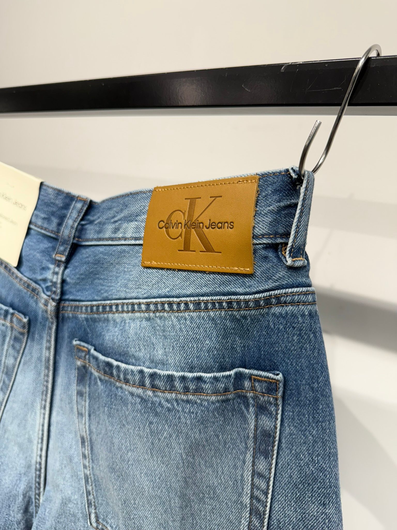 【 】CKJ バレルゴールドダストジーンズ◆送料無料◆ Calvin Klein - バレルゴールドダストジーンズ / 44B737G | LUKE