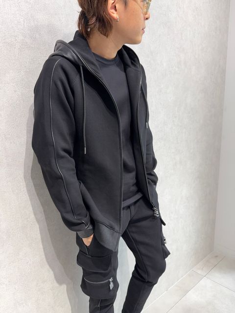 ウノピュリラックスの本革レザーコンビセットアップ