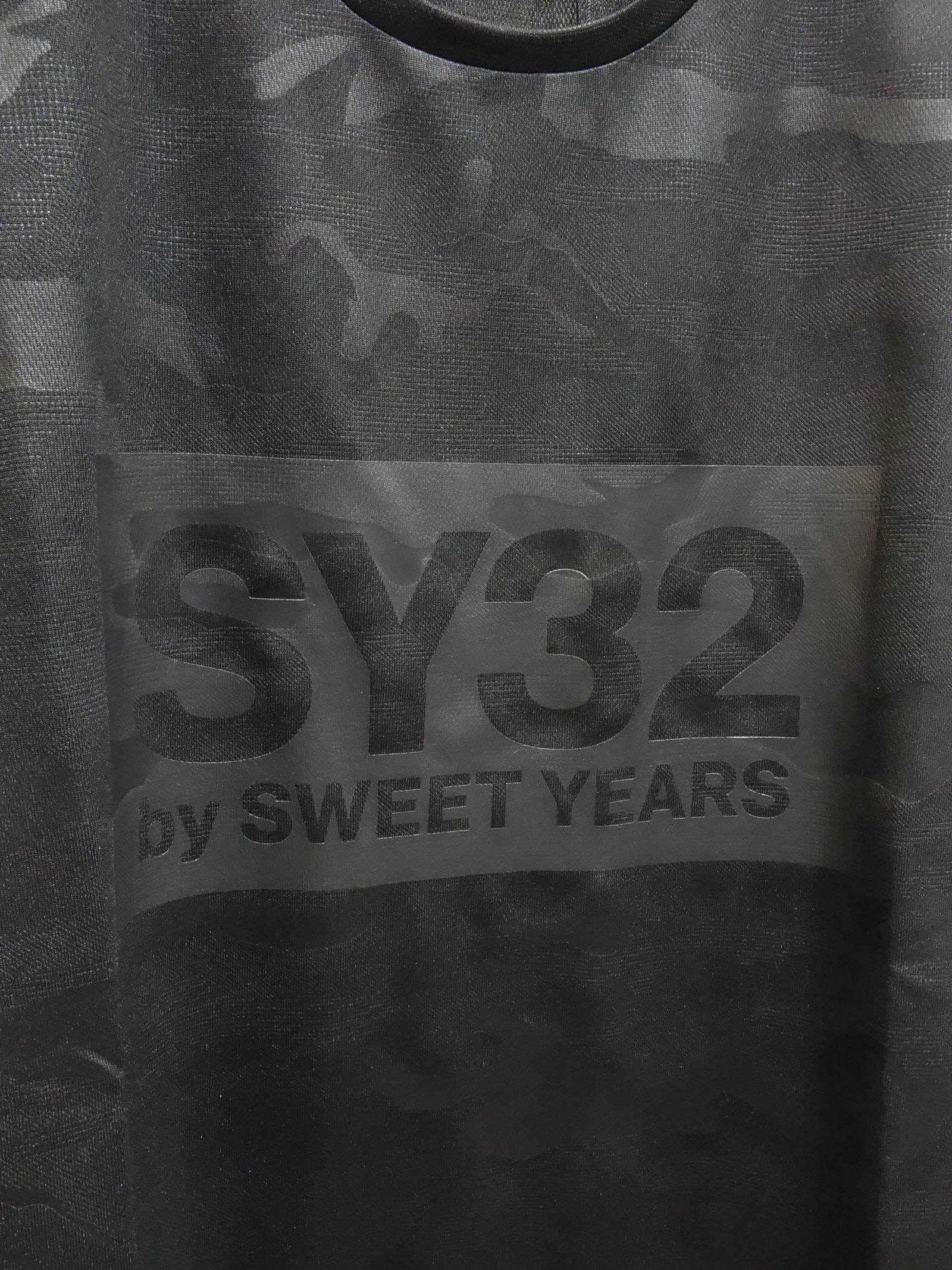 EMBOSS CAMO BOX LOGO TEE / TNS1728 / プリントTシャツ