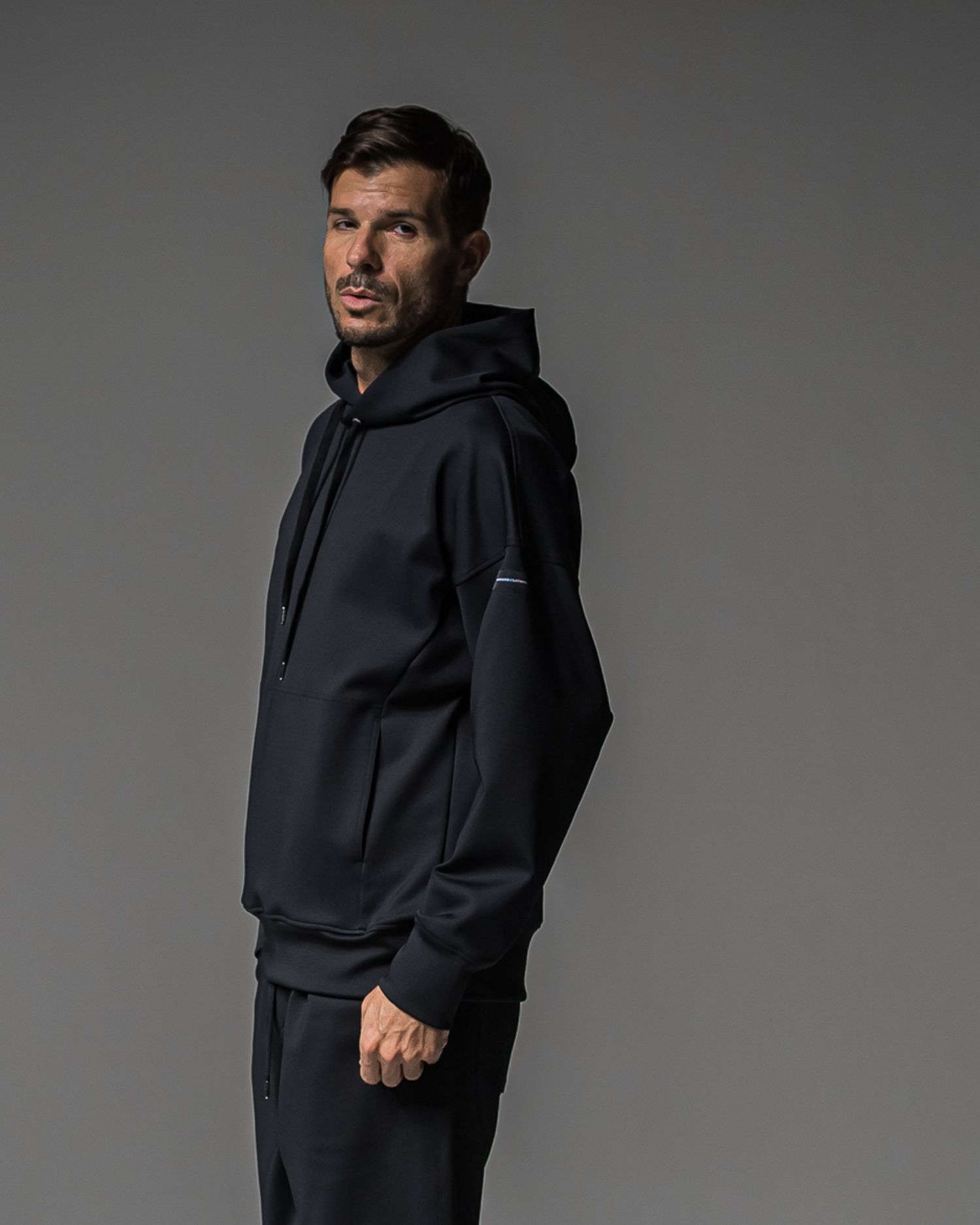 BACK ID LOOSE HOODIE / RC37-C-006 / バックロゴパーカー / ブラック (9月中旬入荷予定)