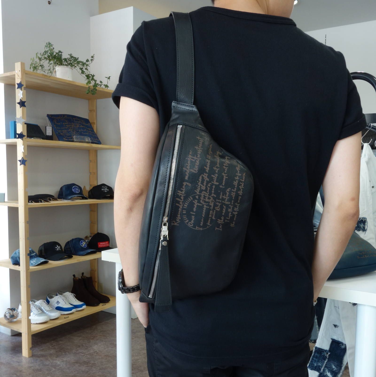 RESOUND】×【vermilion】コラボの最上級ボディバッグが入荷!! | LUKE