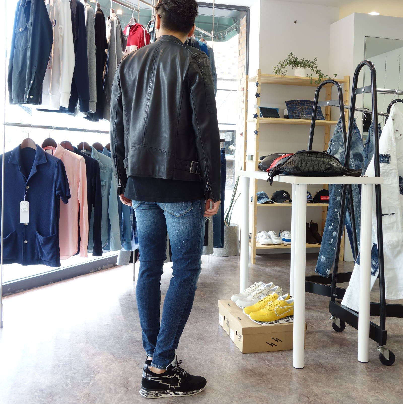 新規取扱いの【AKM Contemporary】から、上質シープスキンの