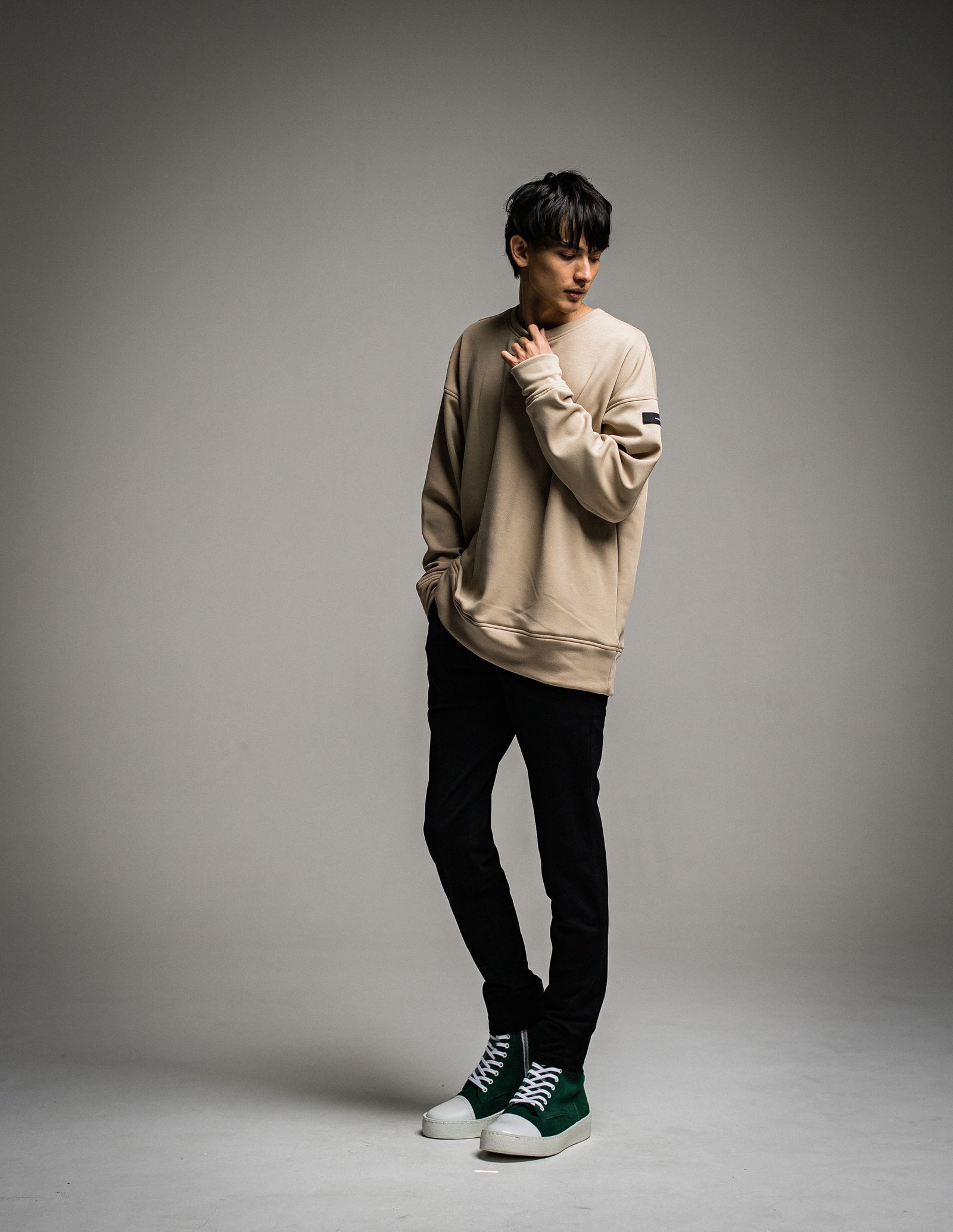 ID BACKROGO VELOURS FLEECE DROP TRAINER / RC26-C-002 / 裏起毛バックロゴトレーナー / ベージュ