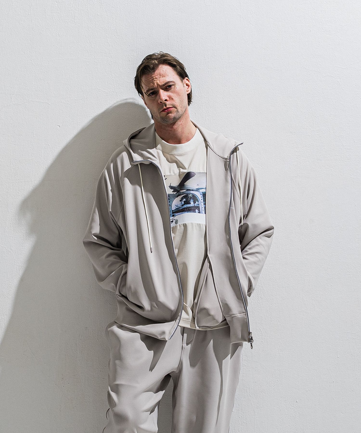 SIGN ZIP HOODIE / DP1-C-002 / サインプリントジップパーカー / グレージュ (2月上旬入荷予定)