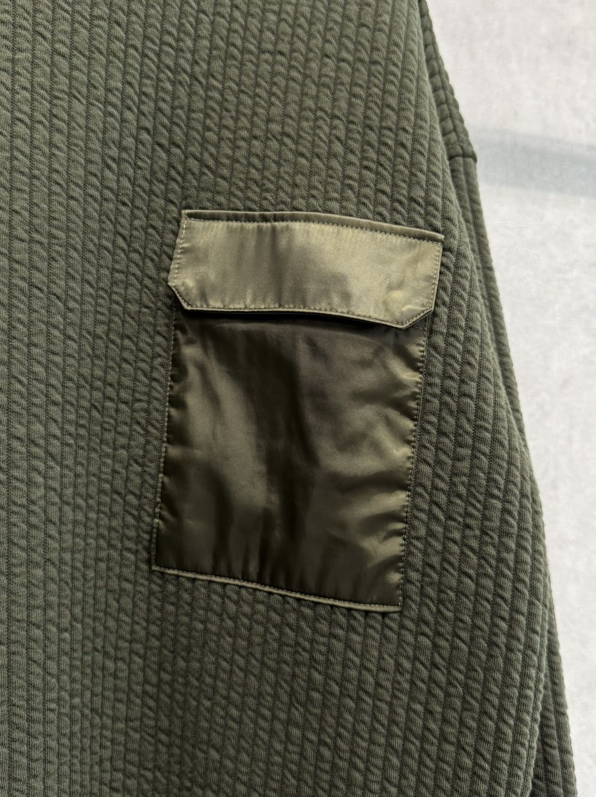 STRIPE QUILTING DROP TRAINER / RC37-C-003 / ストライプキルティングトレーナー / カーキ