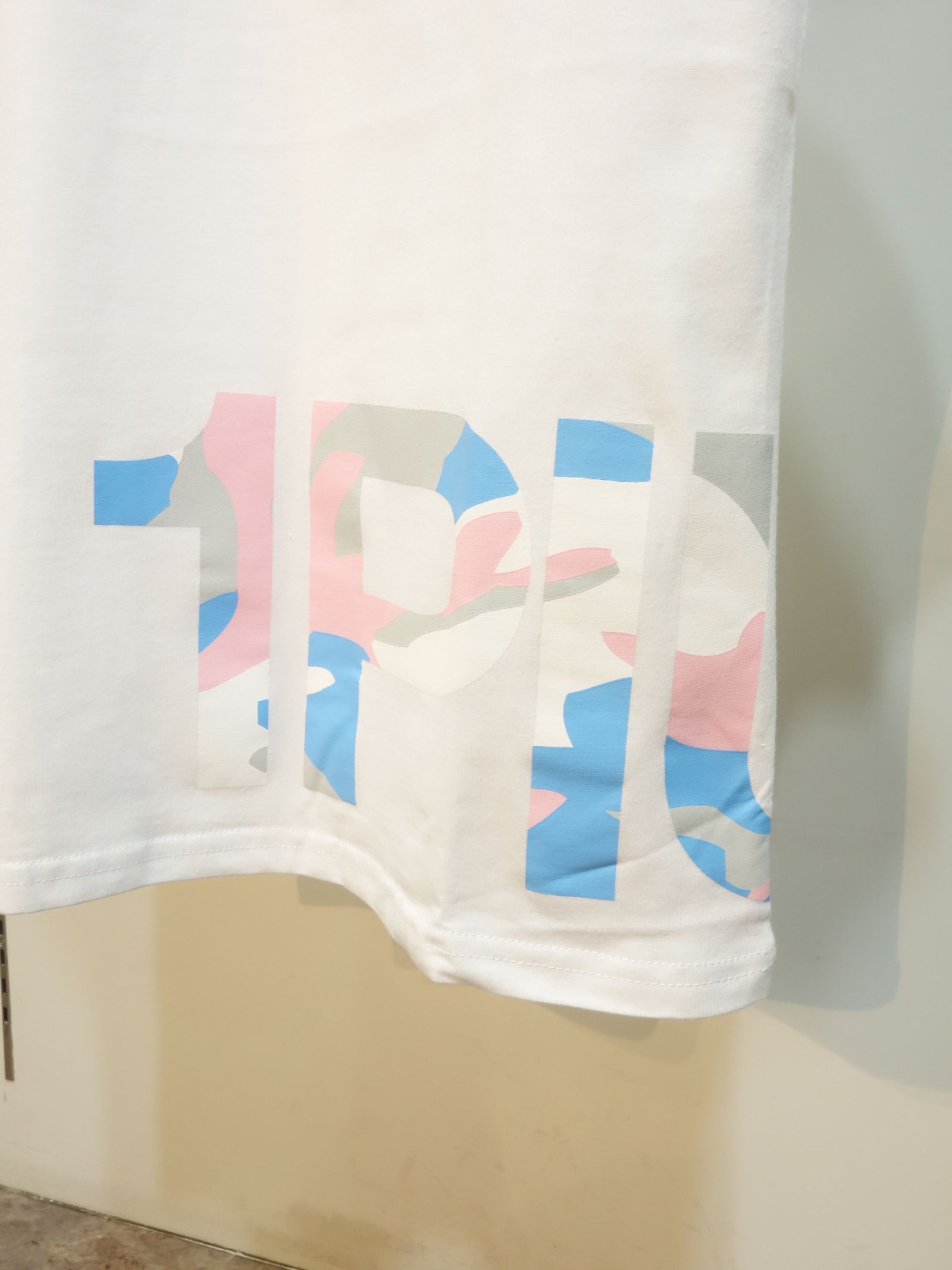 カモ柄ロゴ半袖Tシャツ / ust-22017