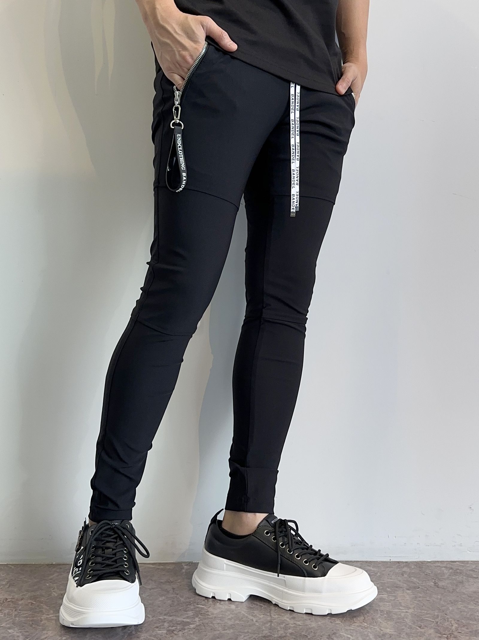 タイムセール♪【美品】RESOUND CLOTHING ラインパンツ　ブラック RESOUND CLOTHING - 【RESOUND×BANDELコラボ】 RC×BANDEL