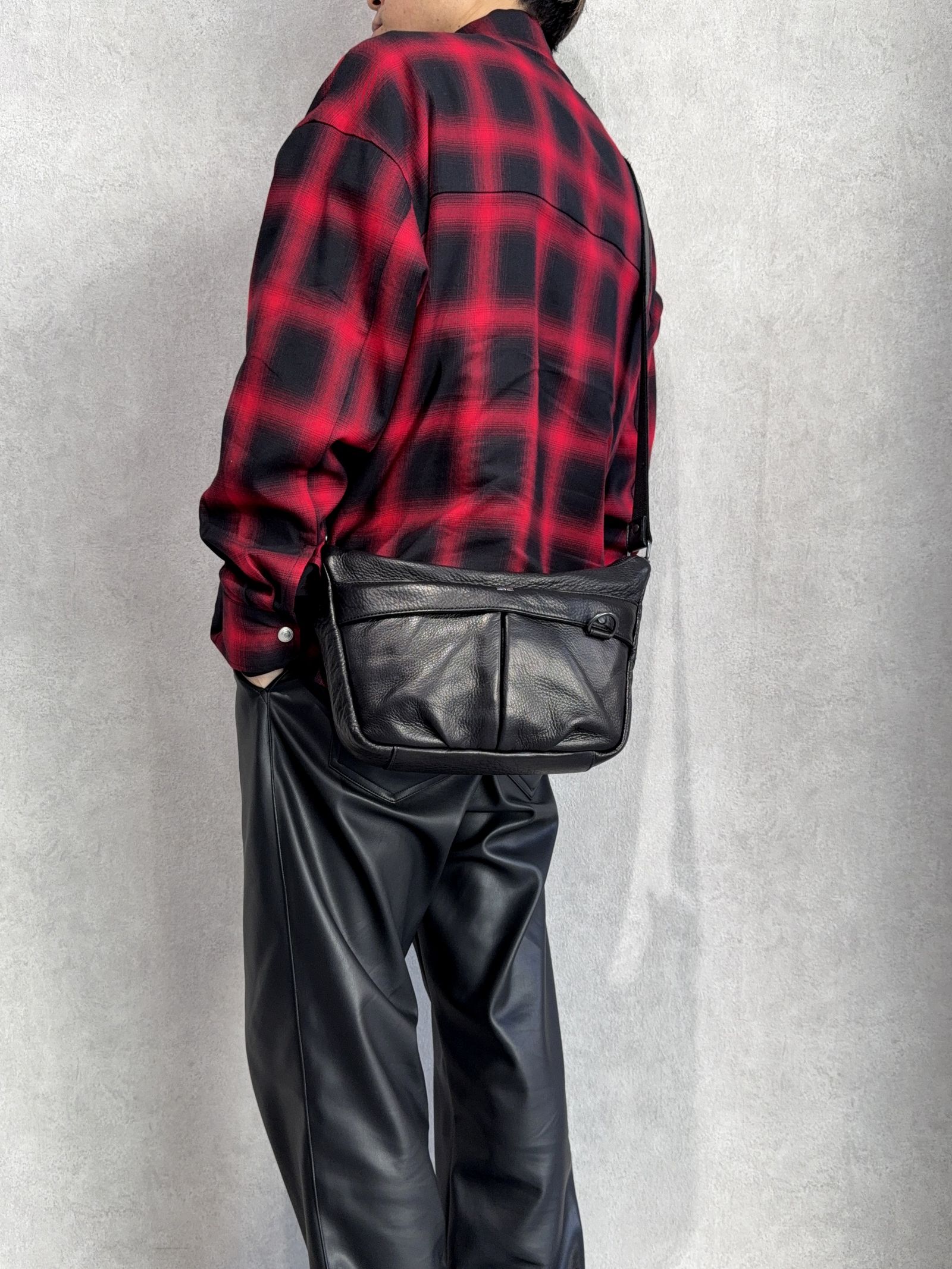 オイルドカウレザー ミニショルダーバッグ / DCD-01542B / ブラック×ブラック