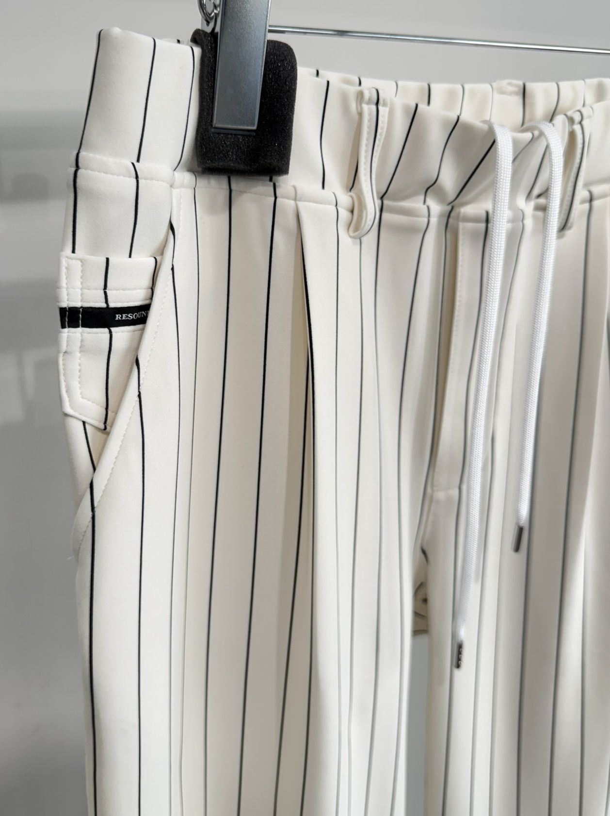 CHRIS EASY WIDE TUCK PANTS / RC35-ST-016WT / ワイドタックパンツ / ホワイトストライプ