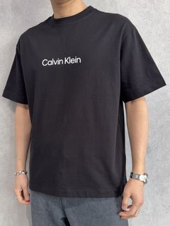 スタンダードロゴ リラックスクルーネックTシャツ / 40HM228 / UB1(ブラック)