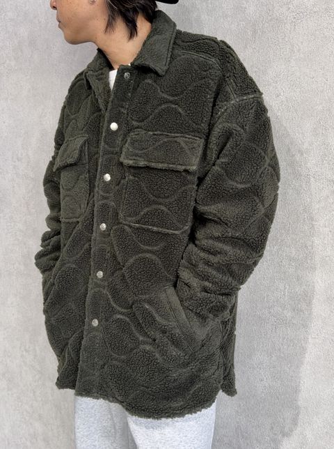 保温性の高いキルティングボアCPOで冬コーデ