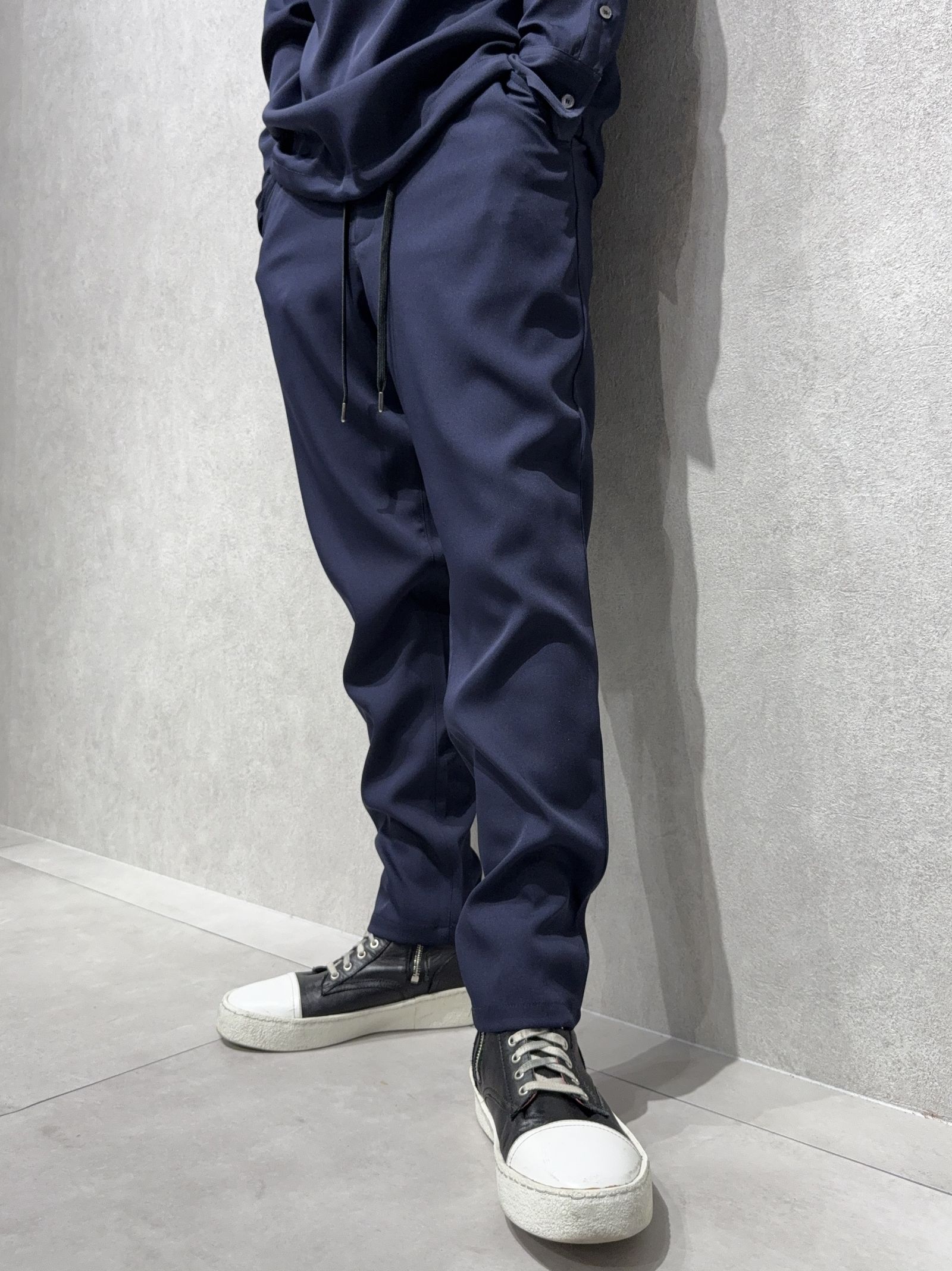 PAT WIDE EASY PANTS / RC39-ST-036BN / サテンワイドテーパードパンツ / ネイビー