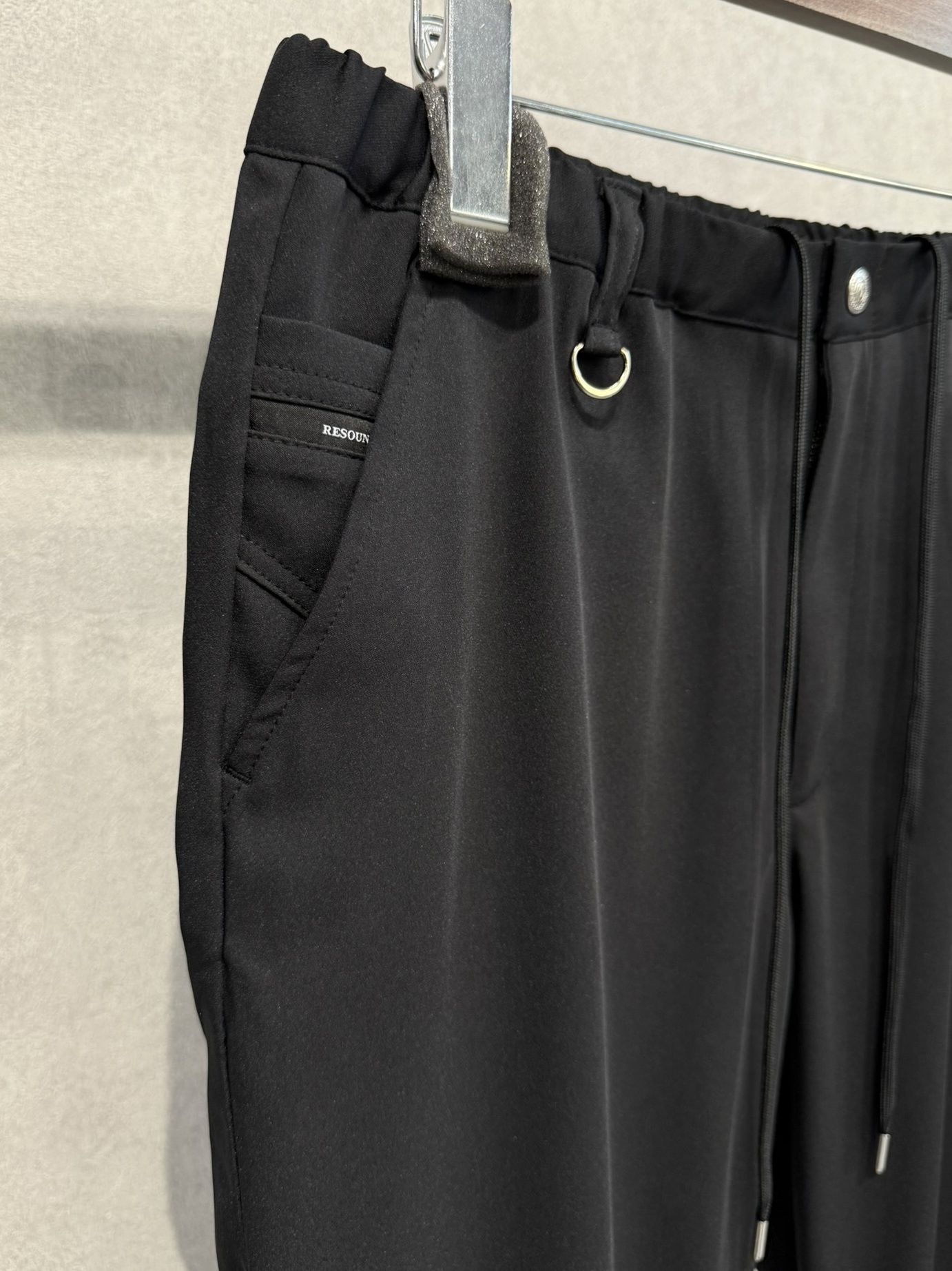 PAT WIDE EASY PANTS / RC39-ST-036BN / サテンワイドテーパードパンツ / ブラック