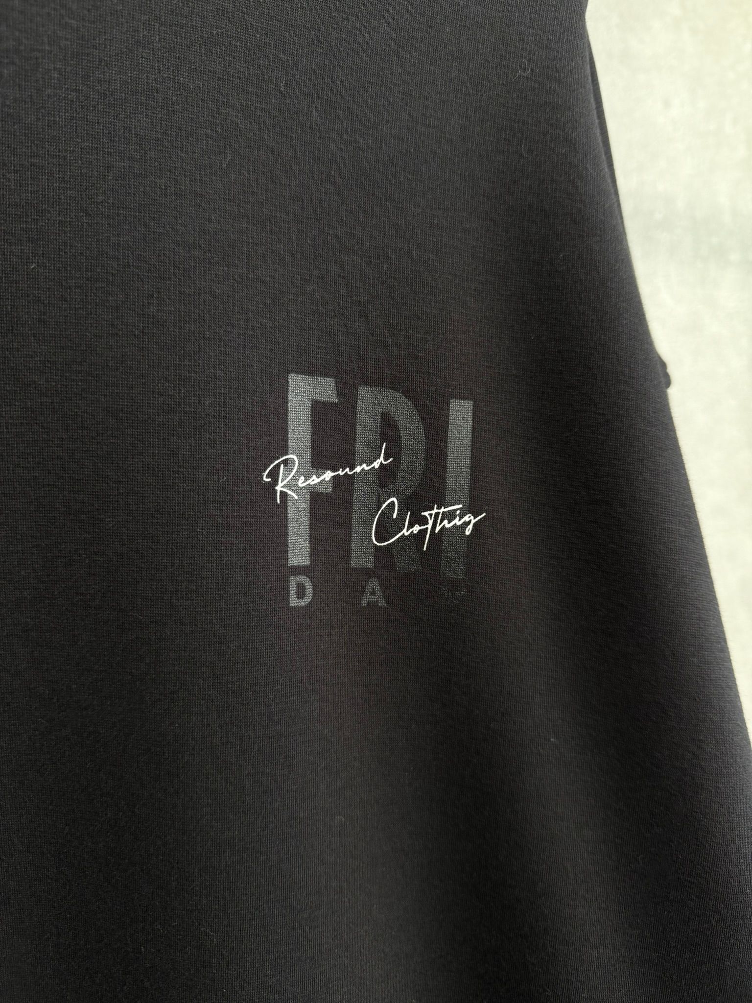 【FRIDAYコラボ】 FRIDAY STANDARD LOGO VELOURS FLEECE TRAINER / RCF1-C-004 / 裏起毛FRIDAYスタンダードロゴトレーナー / ブラック