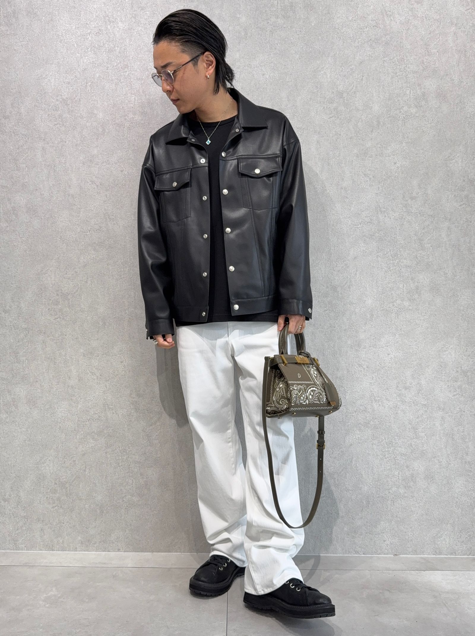 バッグで差し色コーデ