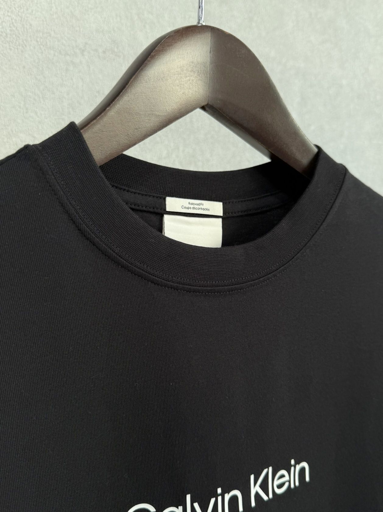 スタンダードロゴ リラックスクルーネックTシャツ / 40HM228 / UB1(ブラック)