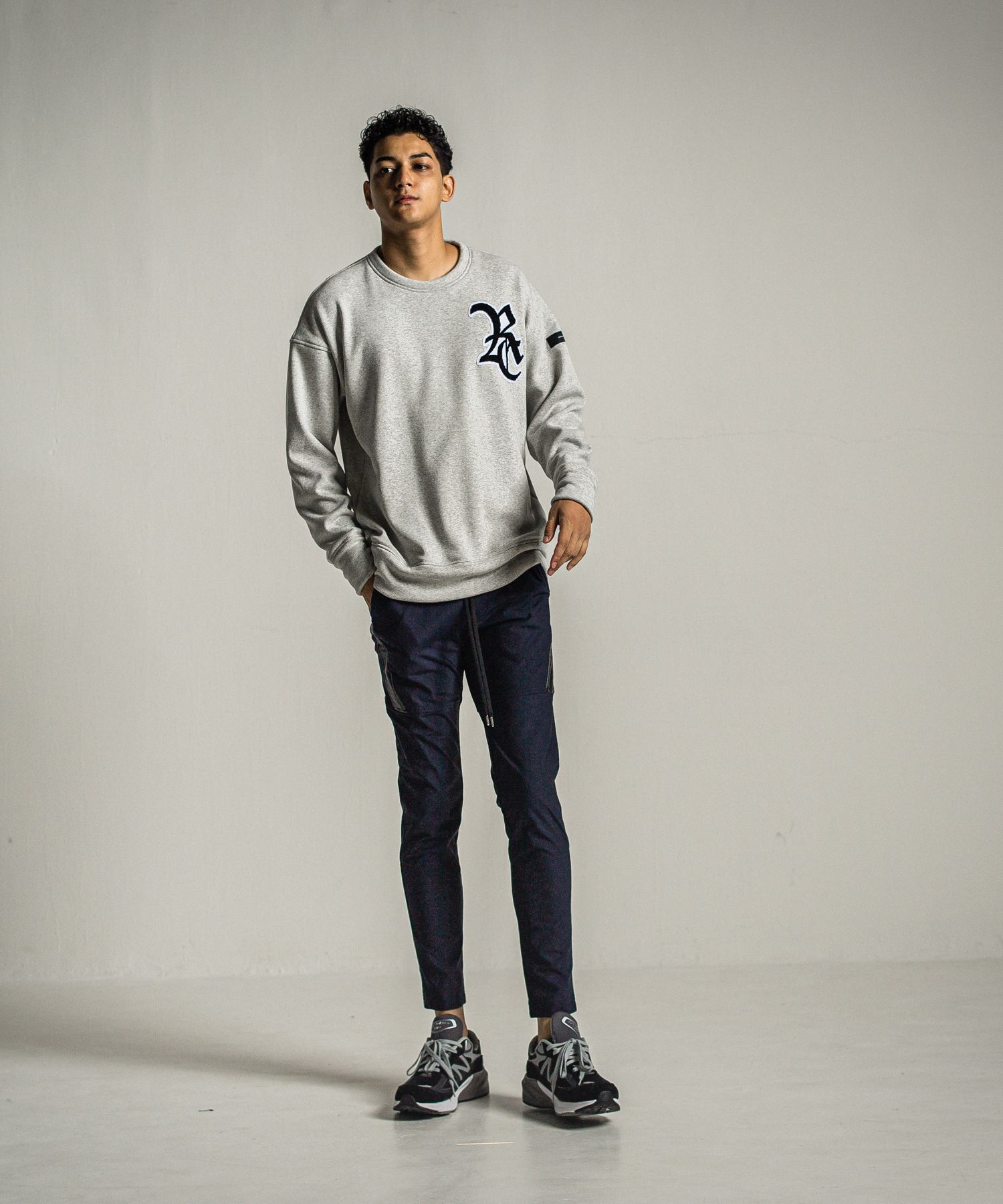 RC CHENILLE VELOURS FLEECE DROP TRAINER / RC34-C-007 / 裏起毛刺繍ワッペントレーナー / グレー
