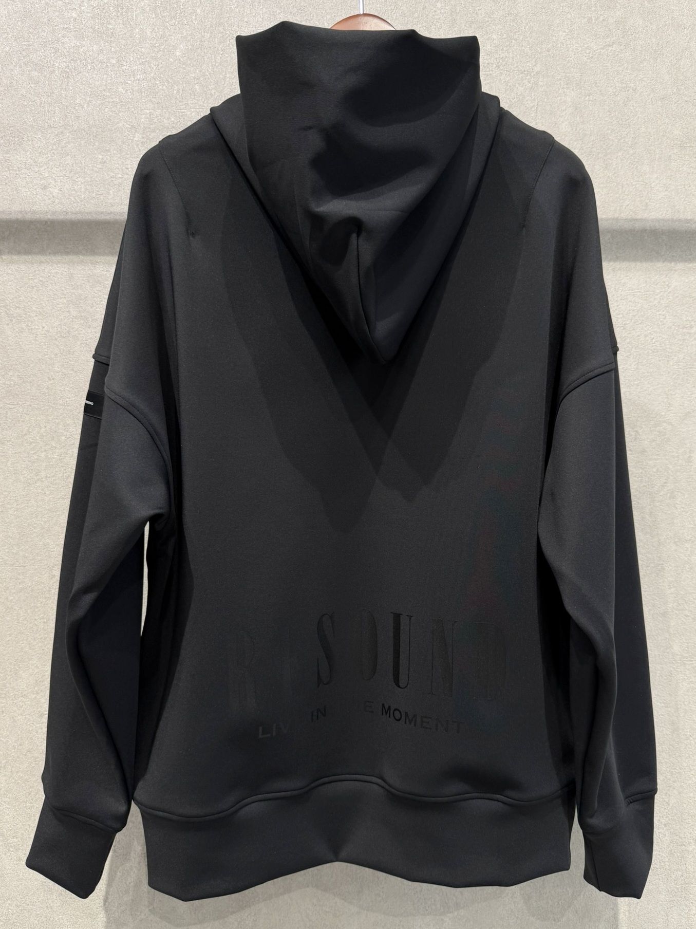 BACK ID LOOSE HOODIE / RC37-C-006 / バックロゴパーカー / ブラック