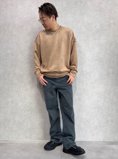 ケミカルウォッシュデニム×スエードトレーナーの新作コーデ