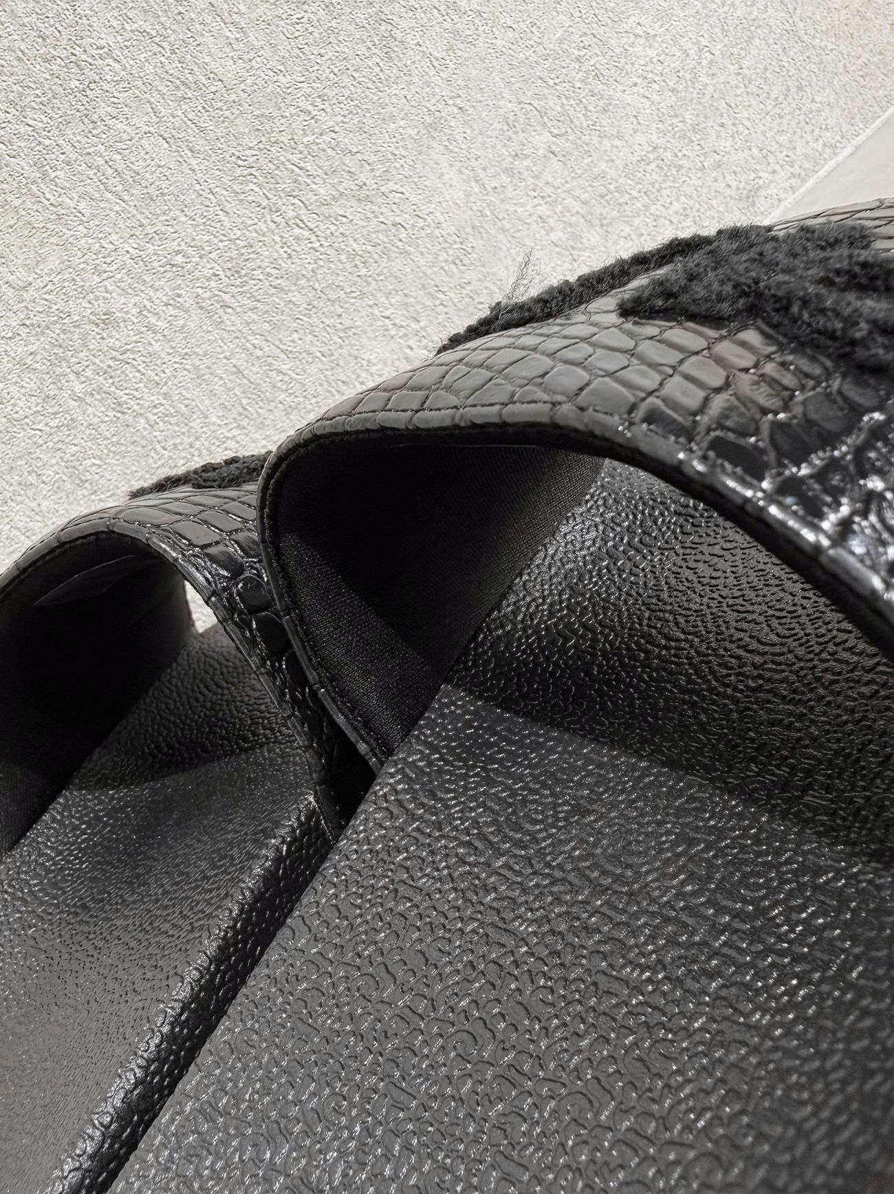 ロゴ刺繍クロコシャワーサンダル / usx-26011 / ブラックB