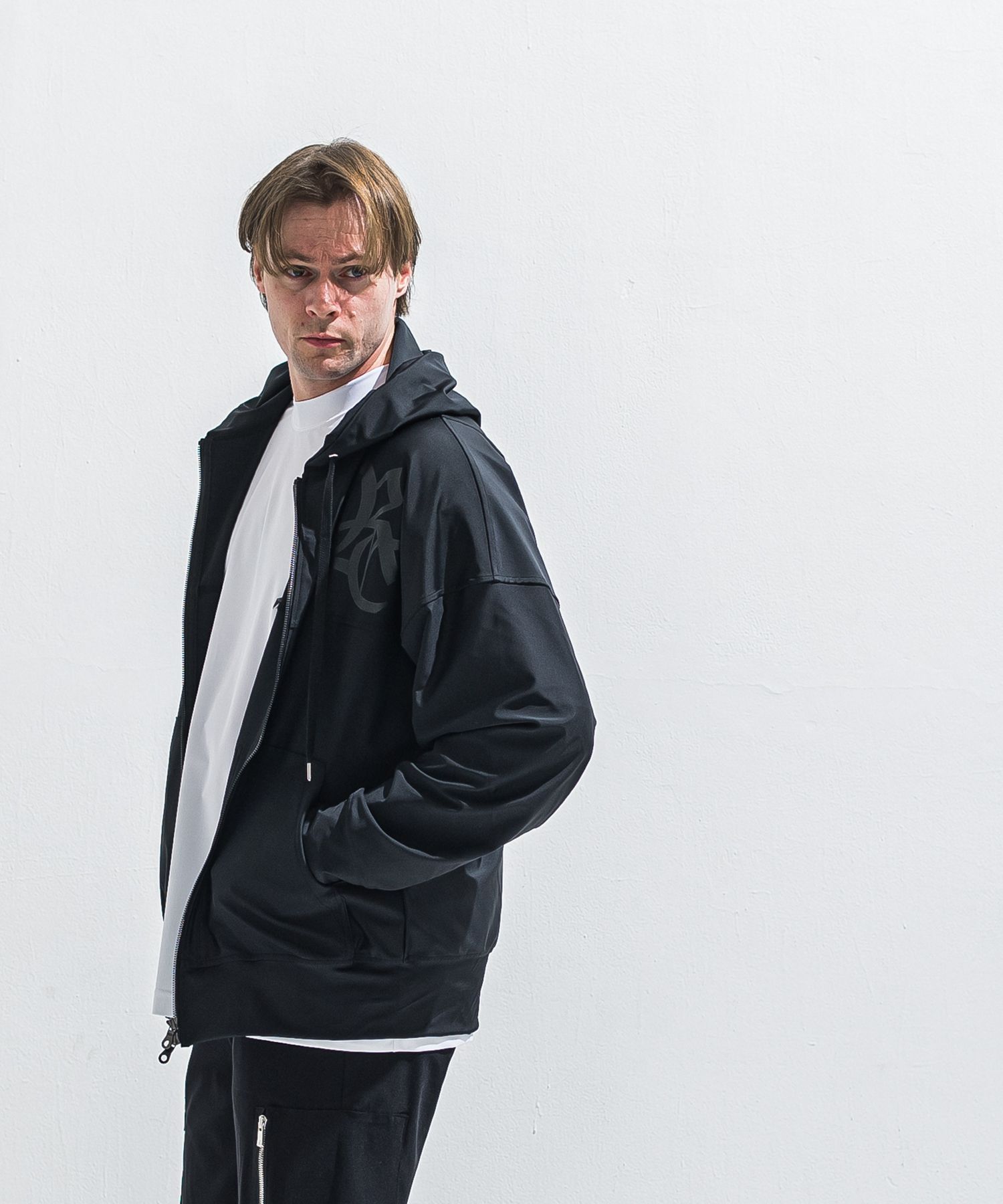 RUSH OVER ZIPUP HOODIE / RC40-C-001 / ラッシュガードパーカー / ブラック (5月下旬入荷予定)