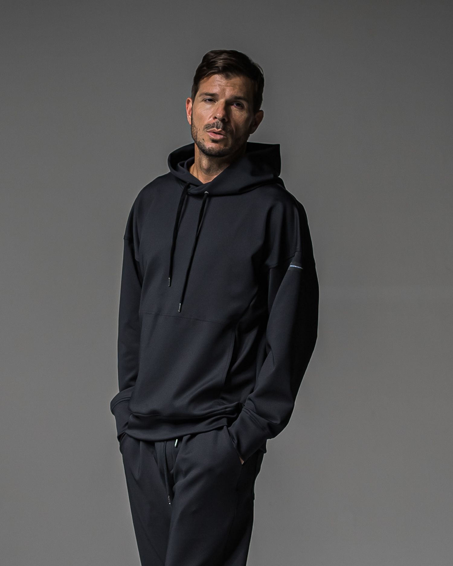BACK ID LOOSE HOODIE / RC37-C-006 / バックロゴパーカー / ブラック (9月中旬入荷予定)