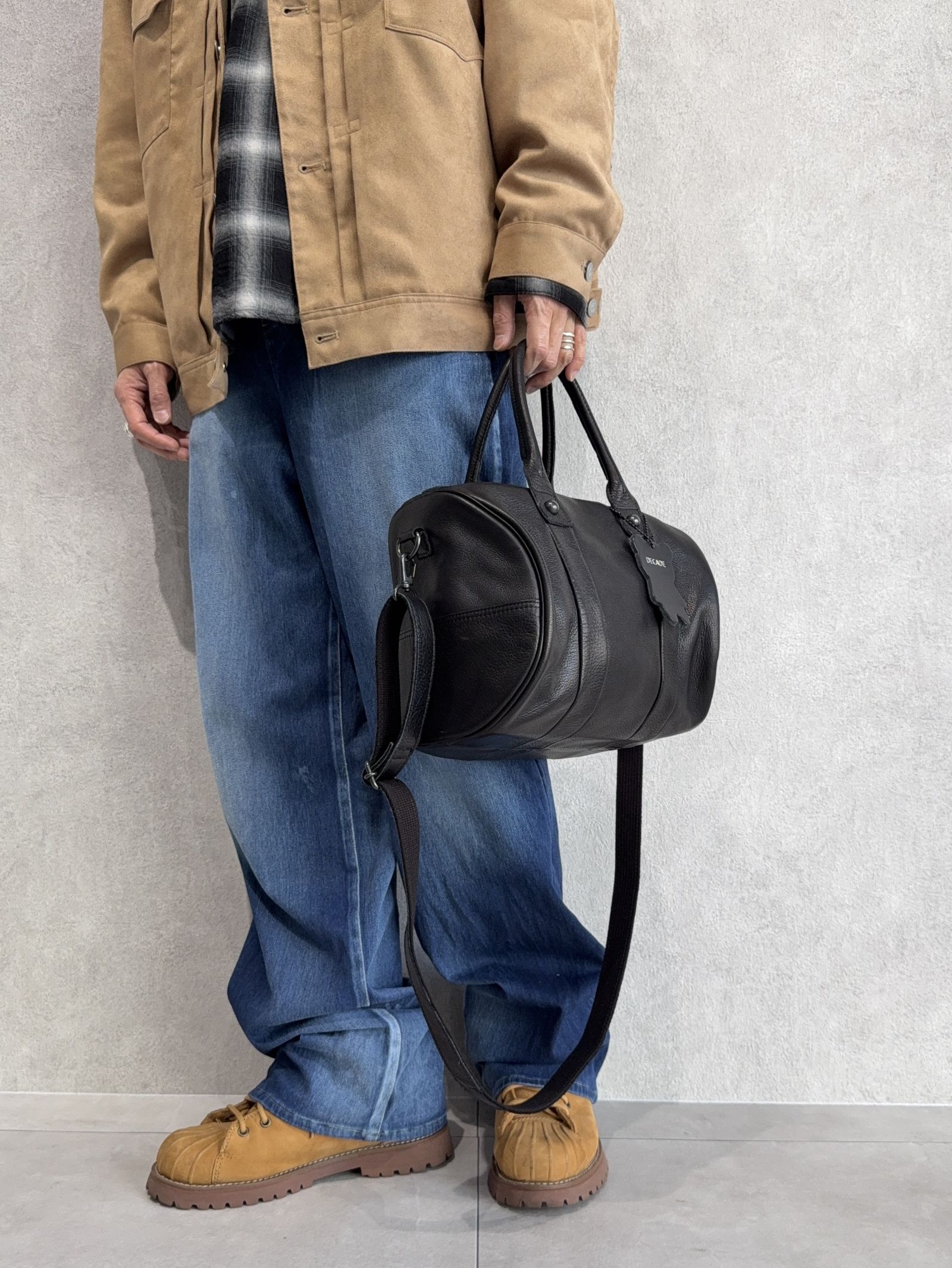 オイルドカウレザー ボストンショルダーバッグ / DCD-01516B / ブラック×ブラック