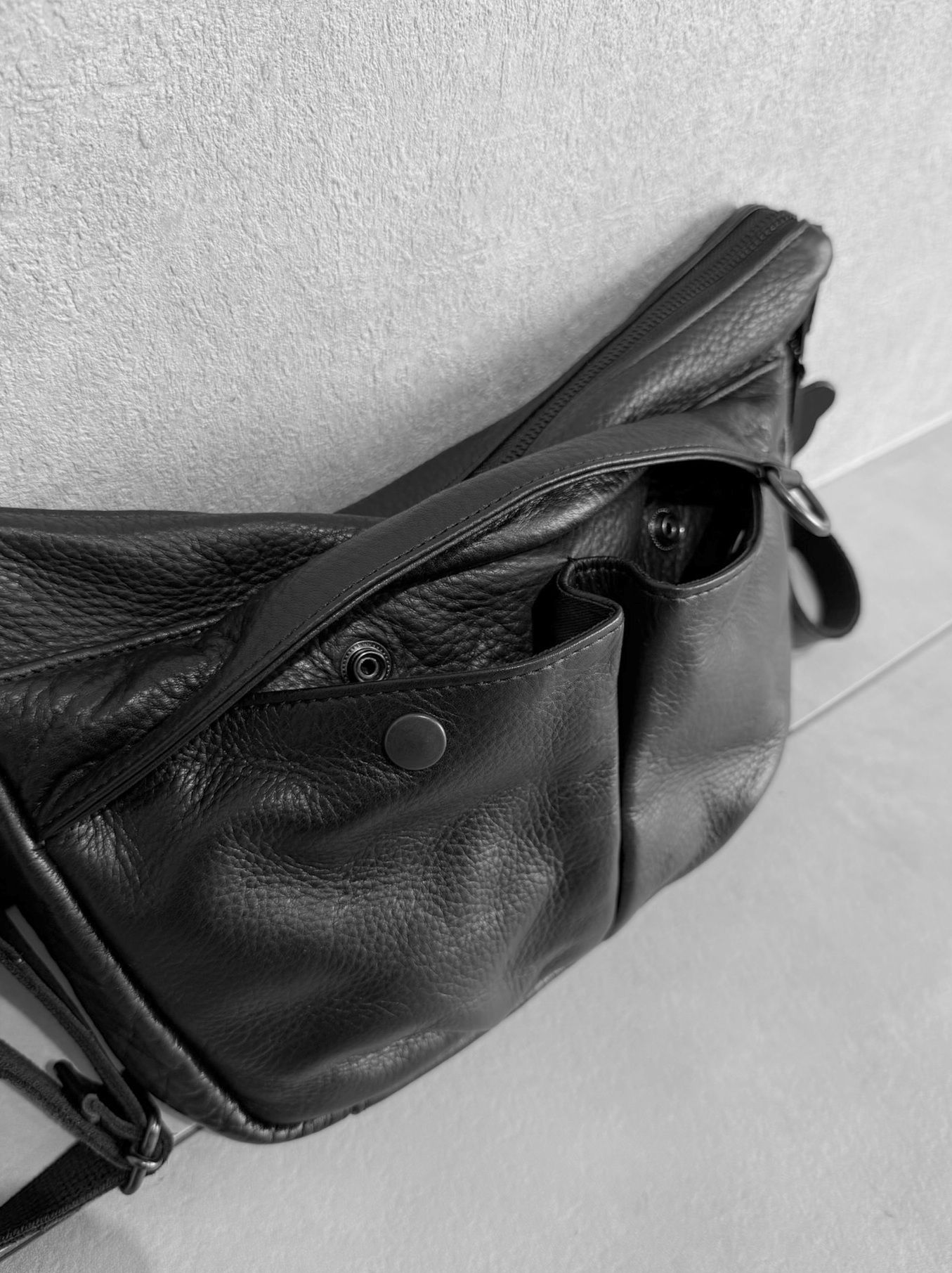 オイルドカウレザー ミニショルダーバッグ / DCD-01542B / ブラック×ブラック